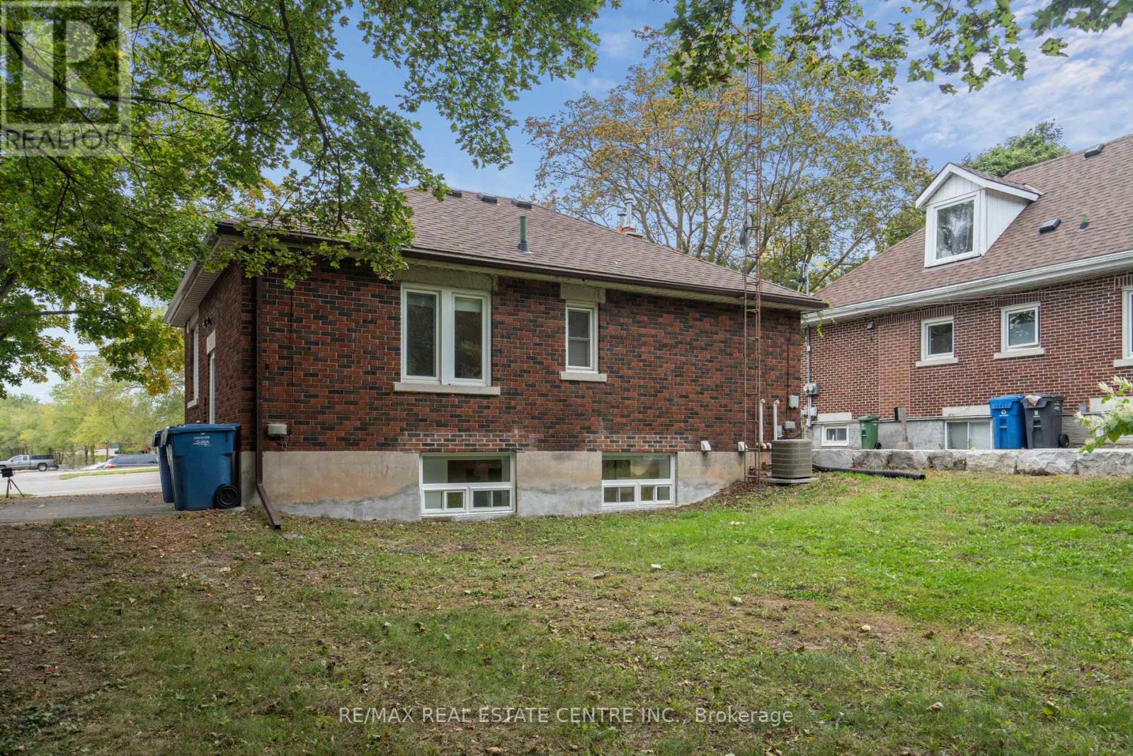 196 Silvercreek Parkway S, Guelph, Ontario  N1H 3S7 - Photo 39 - X12409458