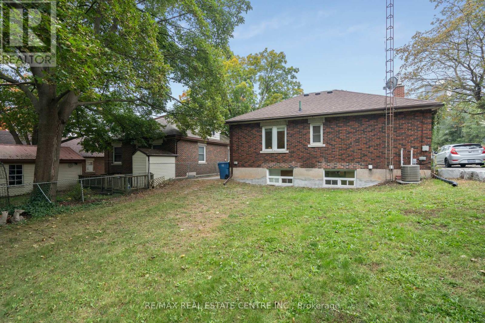 196 Silvercreek Parkway S, Guelph, Ontario  N1H 3S7 - Photo 41 - X12409458