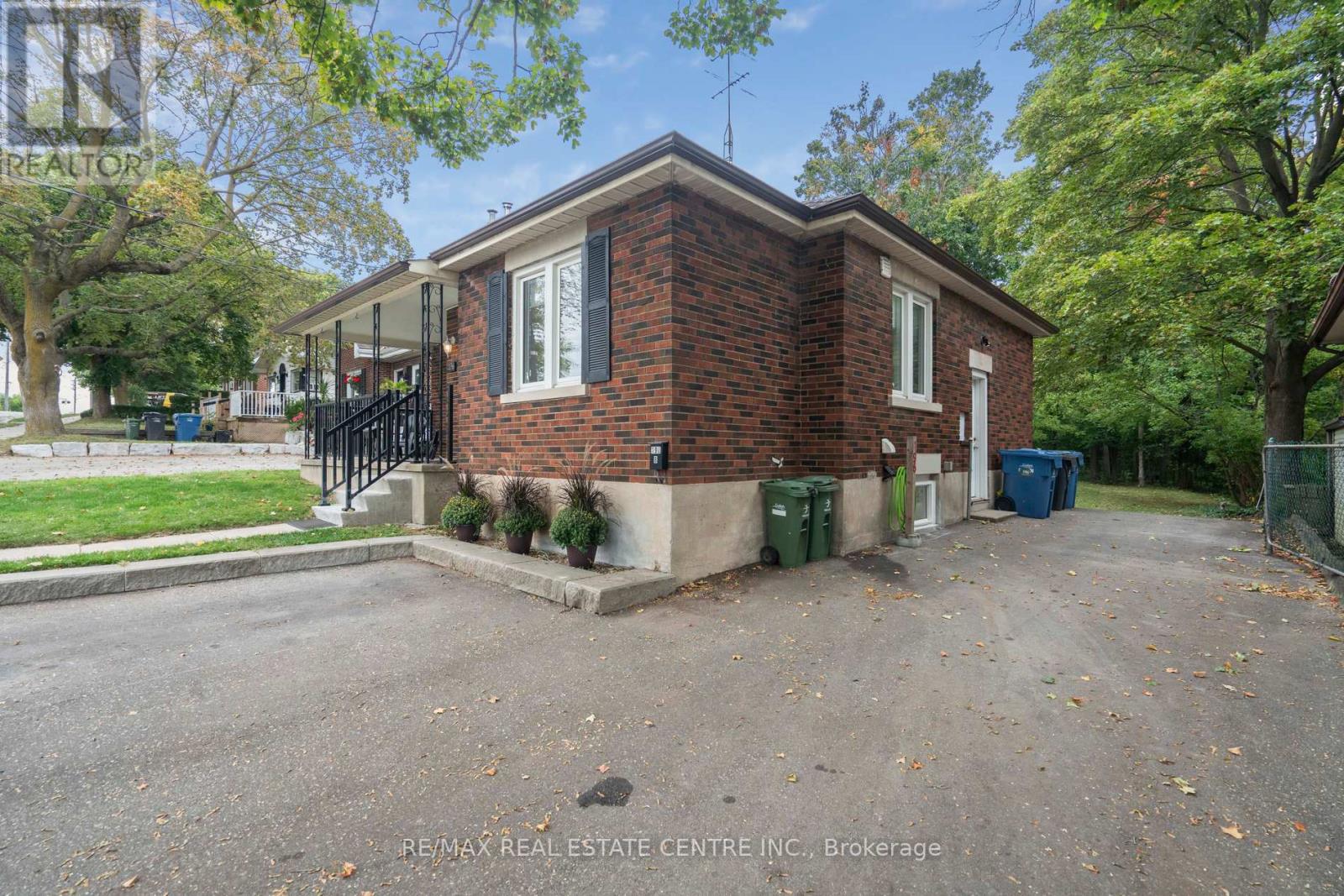 196 Silvercreek Parkway S, Guelph, Ontario  N1H 3S7 - Photo 5 - X12409458