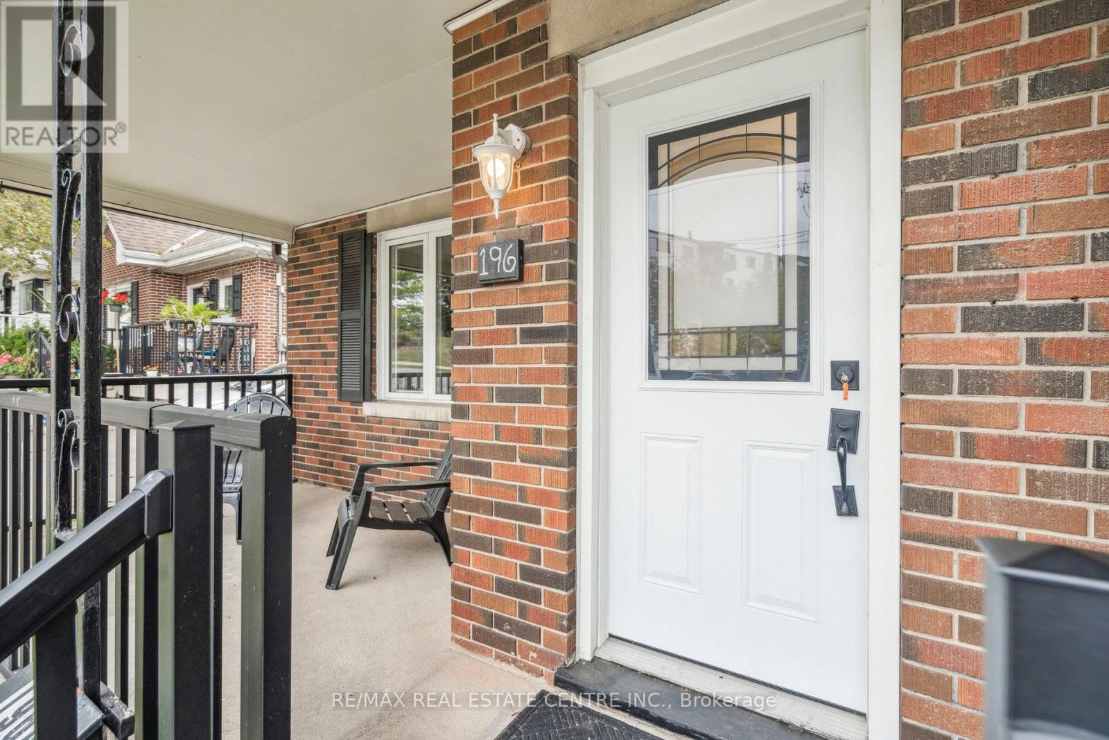 196 Silvercreek Parkway S, Guelph, Ontario  N1H 3S7 - Photo 6 - X12409458