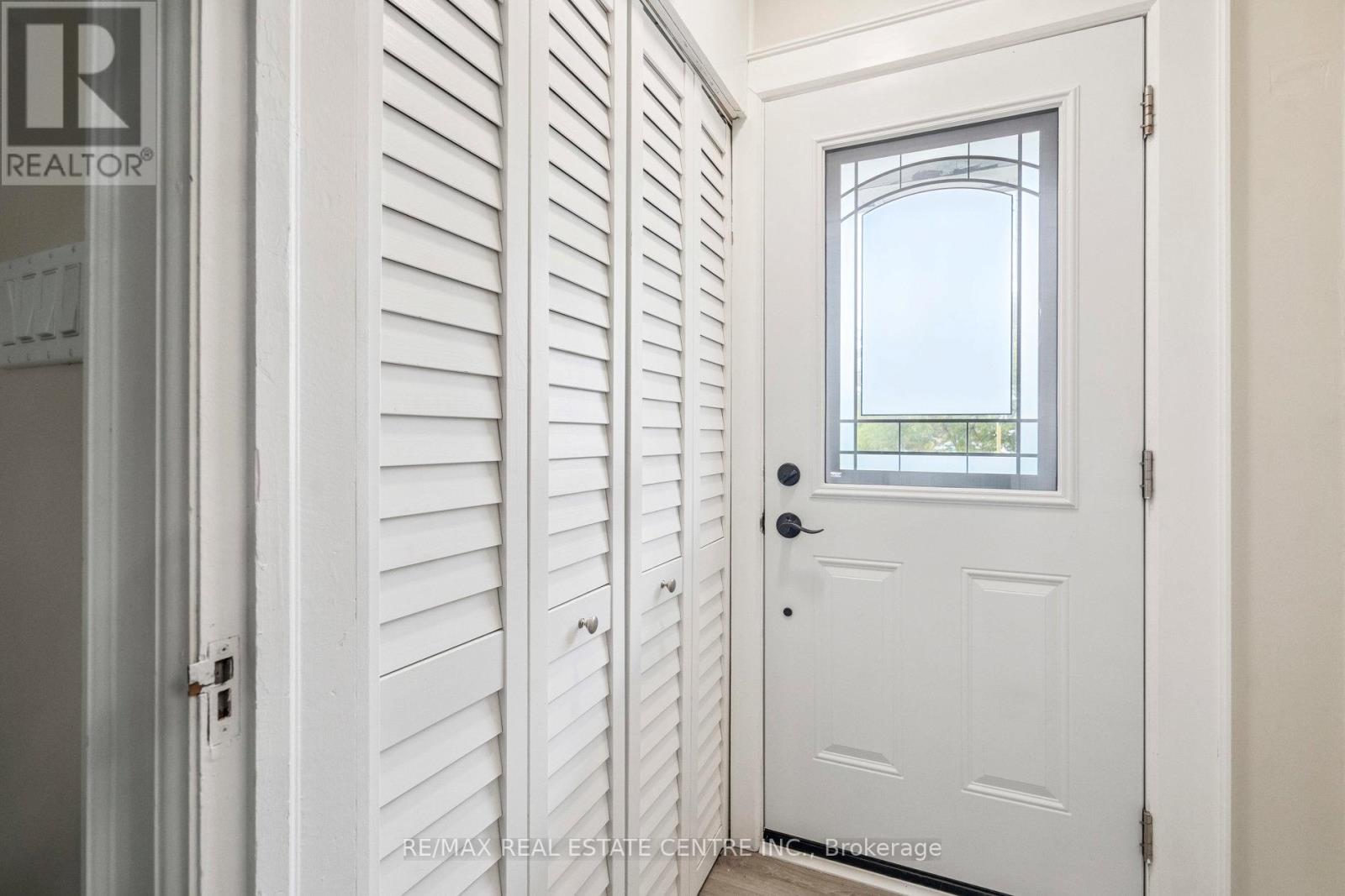 196 Silvercreek Parkway S, Guelph, Ontario  N1H 3S7 - Photo 8 - X12409458