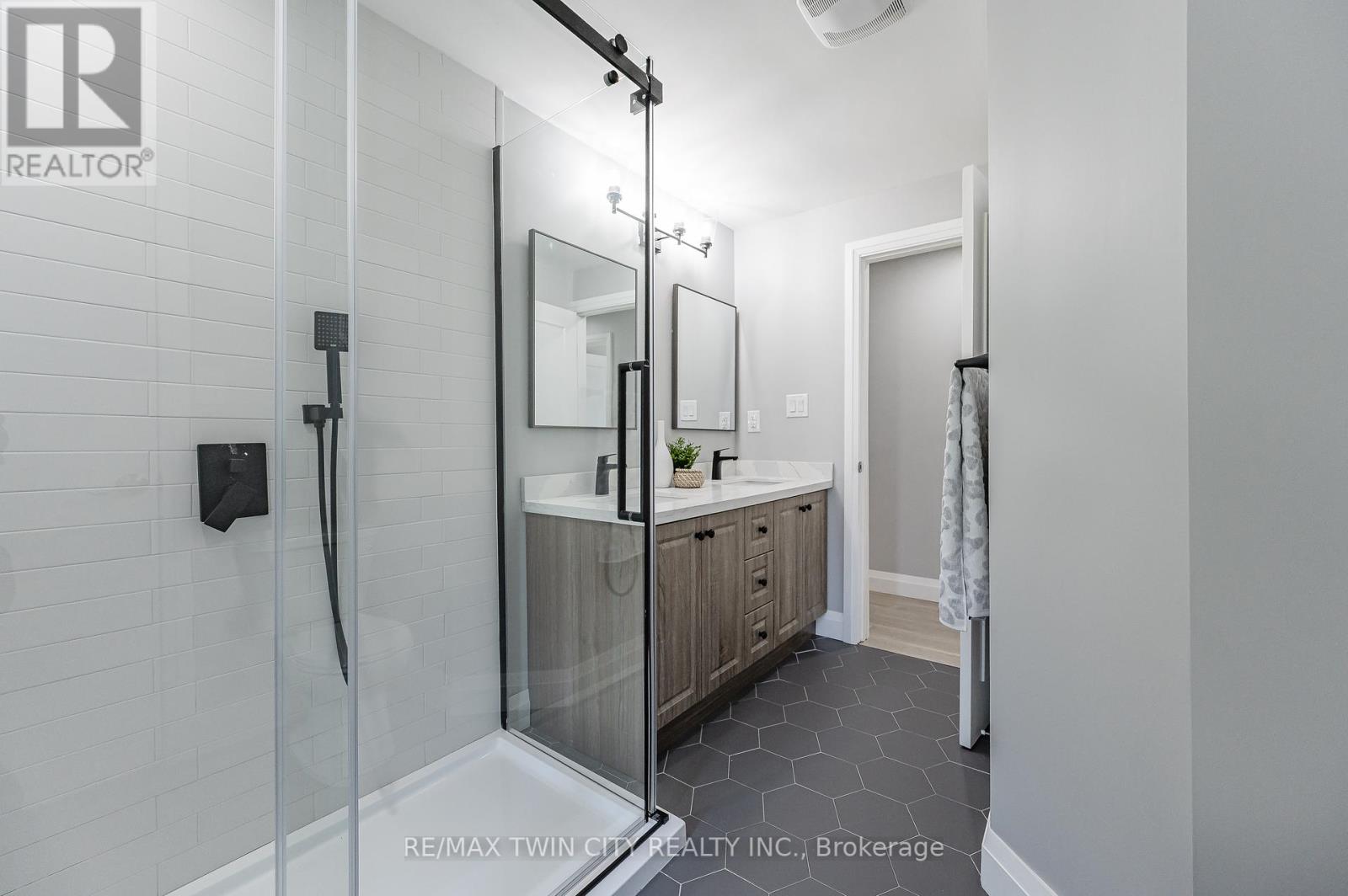 34 Bradley Drive, Kitchener, Ontario  N2A 1K4 - Photo 22 - X12409483