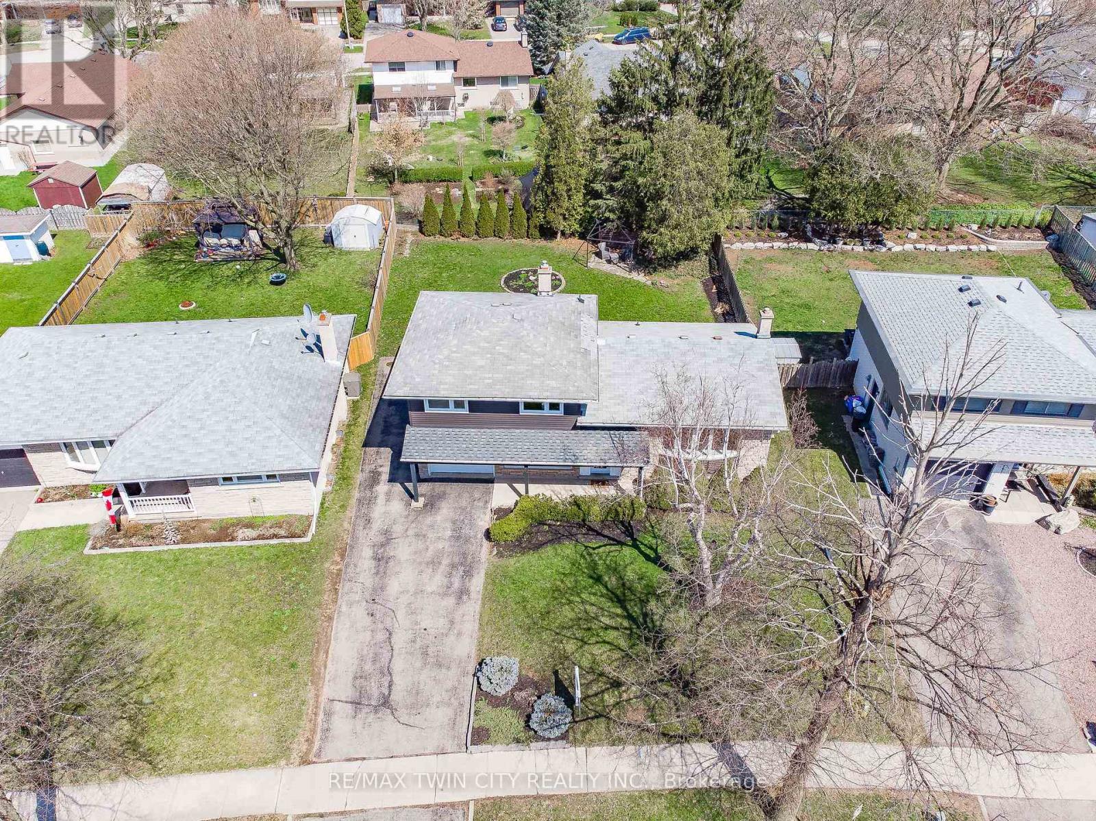 34 Bradley Drive, Kitchener, Ontario  N2A 1K4 - Photo 33 - X12409483