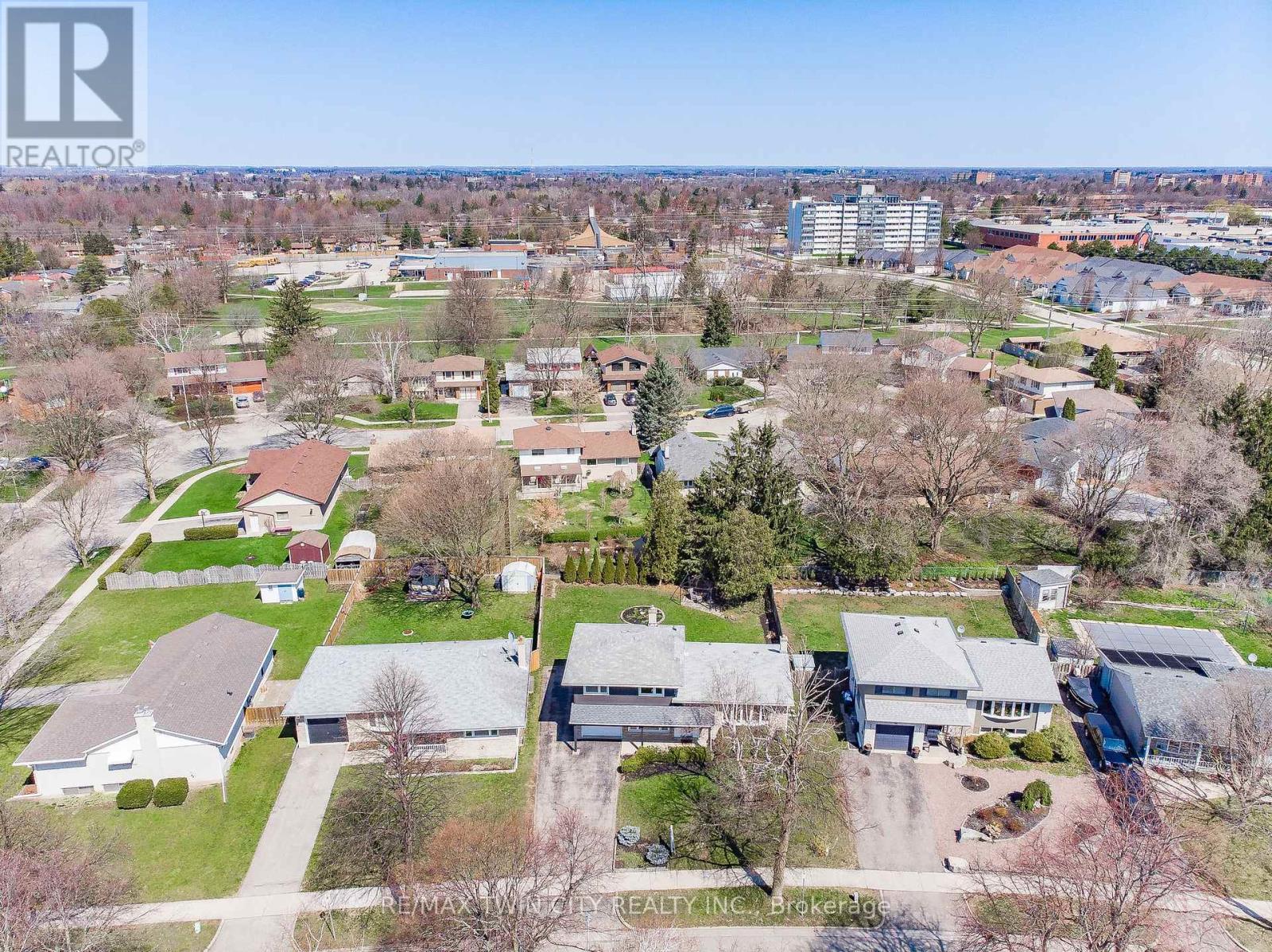 34 Bradley Drive, Kitchener, Ontario  N2A 1K4 - Photo 34 - X12409483