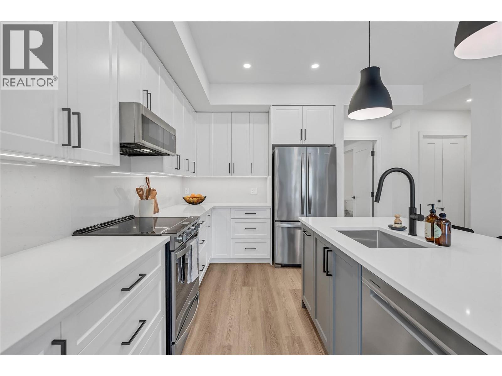 687 Victoria Drive Unit# 101, Penticton, British Columbia  V2A 5N5 - Photo 2 - 10363276