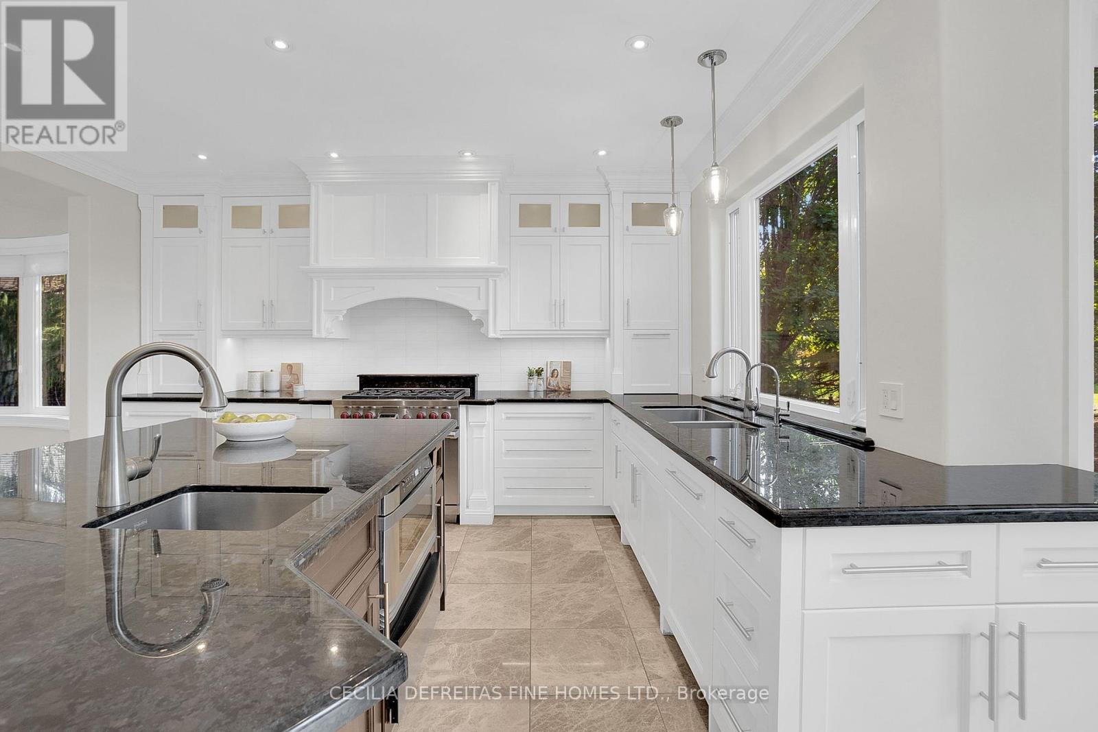 74 Mactaggart Drive, King (Nobleton), Ontario  L0G 1N0 - Photo 10 - N12409589