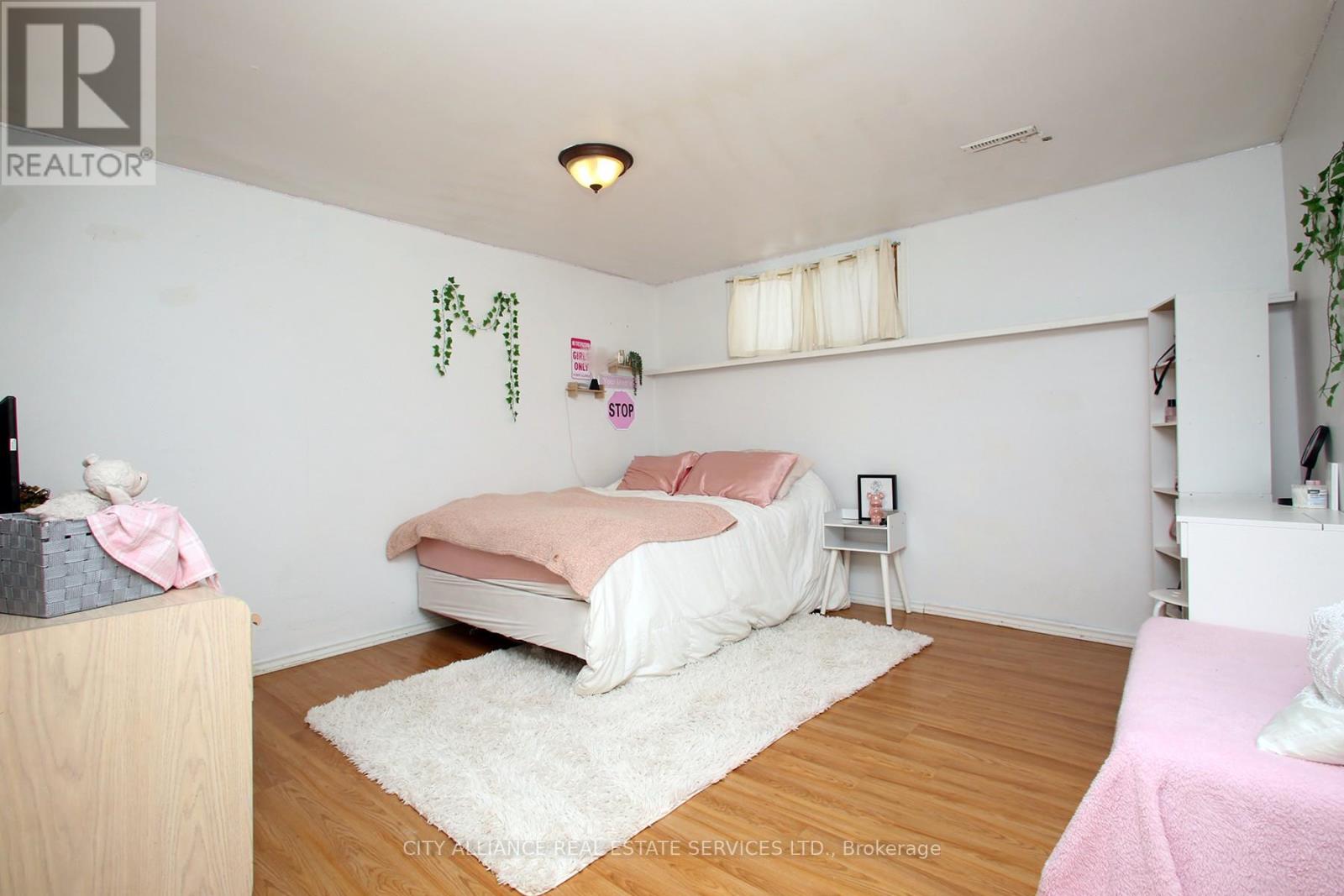 28 Joel Avenue, Georgina, Ontario  L0E 1S0 - Photo 21 - N12409610