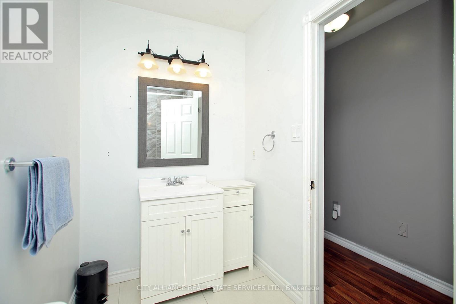 28 Joel Avenue, Georgina, Ontario  L0E 1S0 - Photo 29 - N12409610