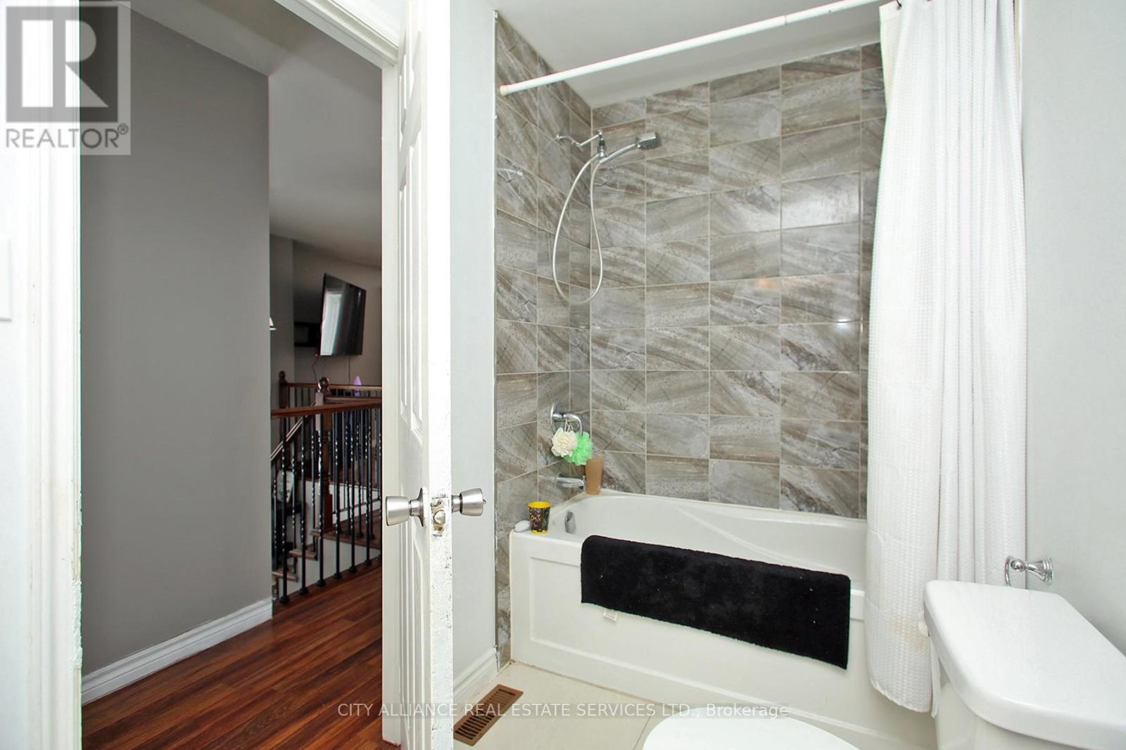28 Joel Avenue, Georgina, Ontario  L0E 1S0 - Photo 30 - N12409610