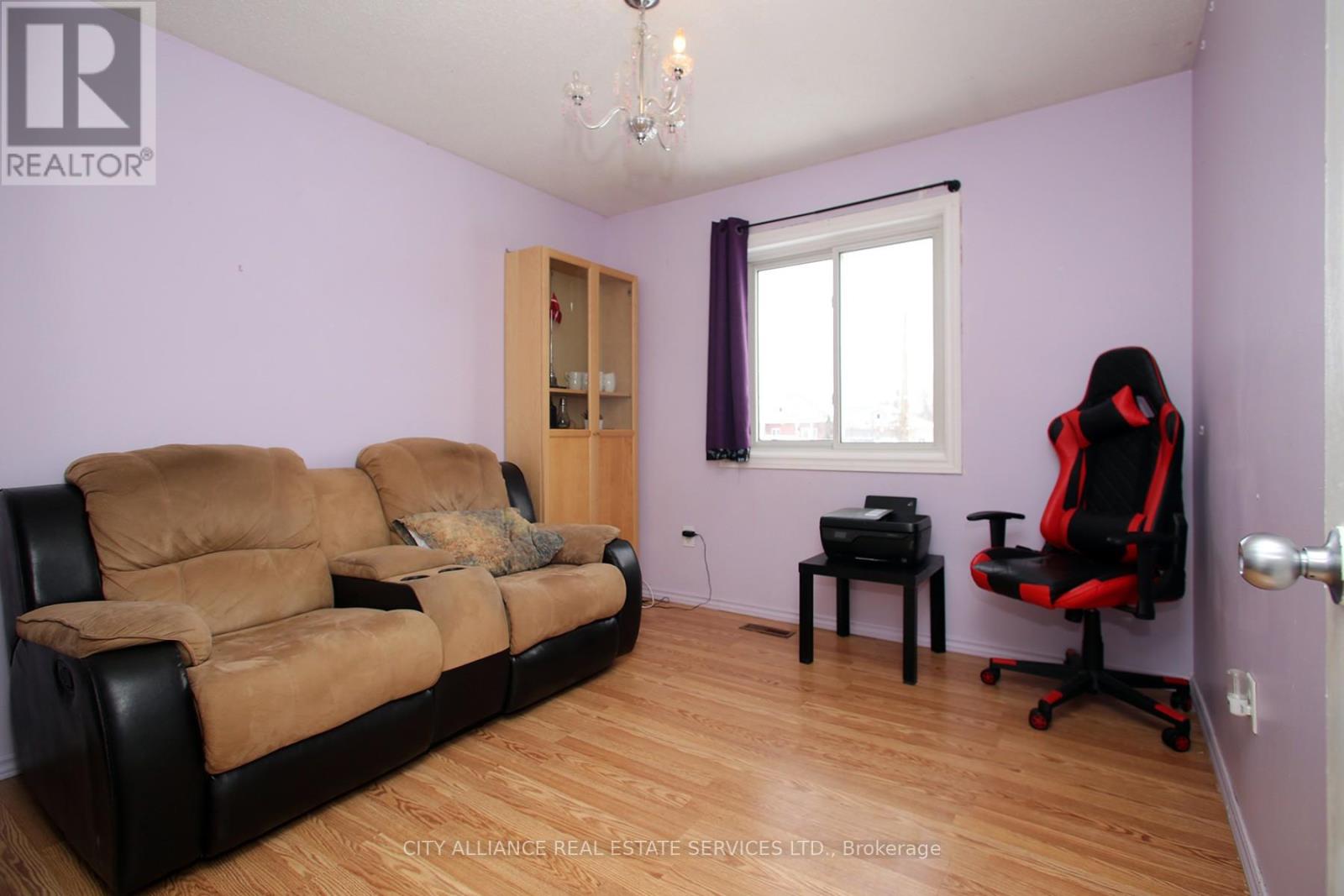 28 Joel Avenue, Georgina, Ontario  L0E 1S0 - Photo 4 - N12409610