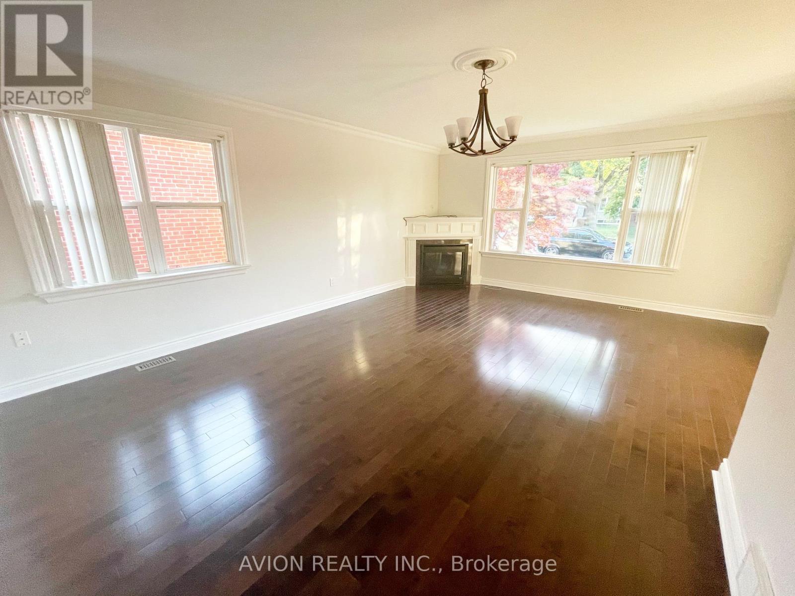 UPPER - 316 GELLS ROAD, Richmond Hill, Ontario