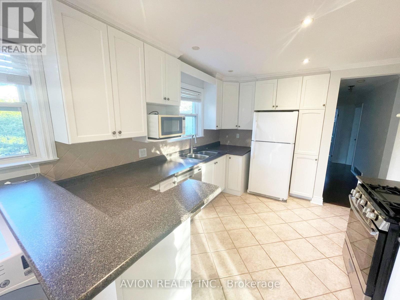 Upper - 316 Gells Road, Richmond Hill, Ontario  L4C 3A6 - Photo 10 - N12409661