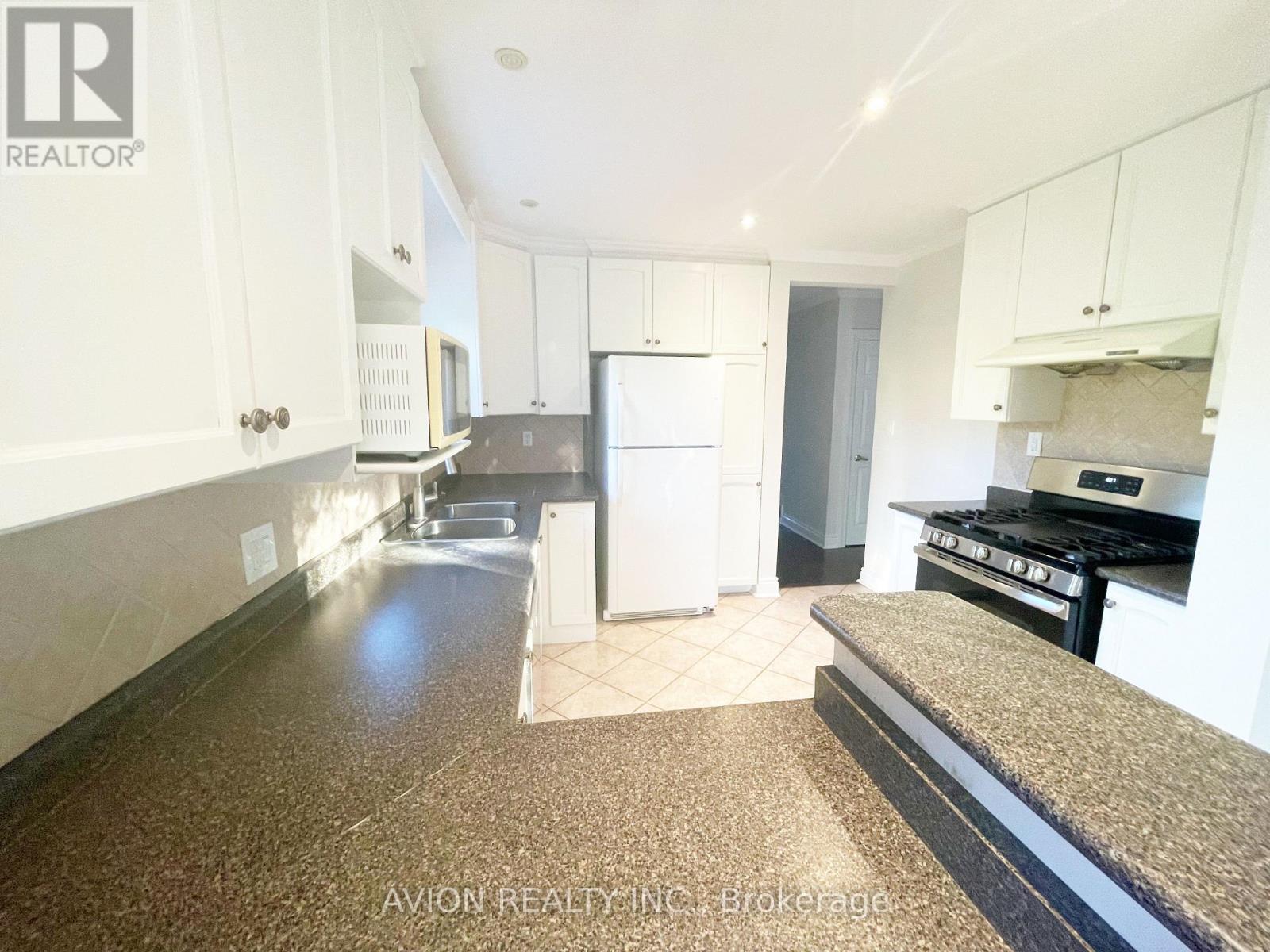 Upper - 316 Gells Road, Richmond Hill, Ontario  L4C 3A6 - Photo 11 - N12409661