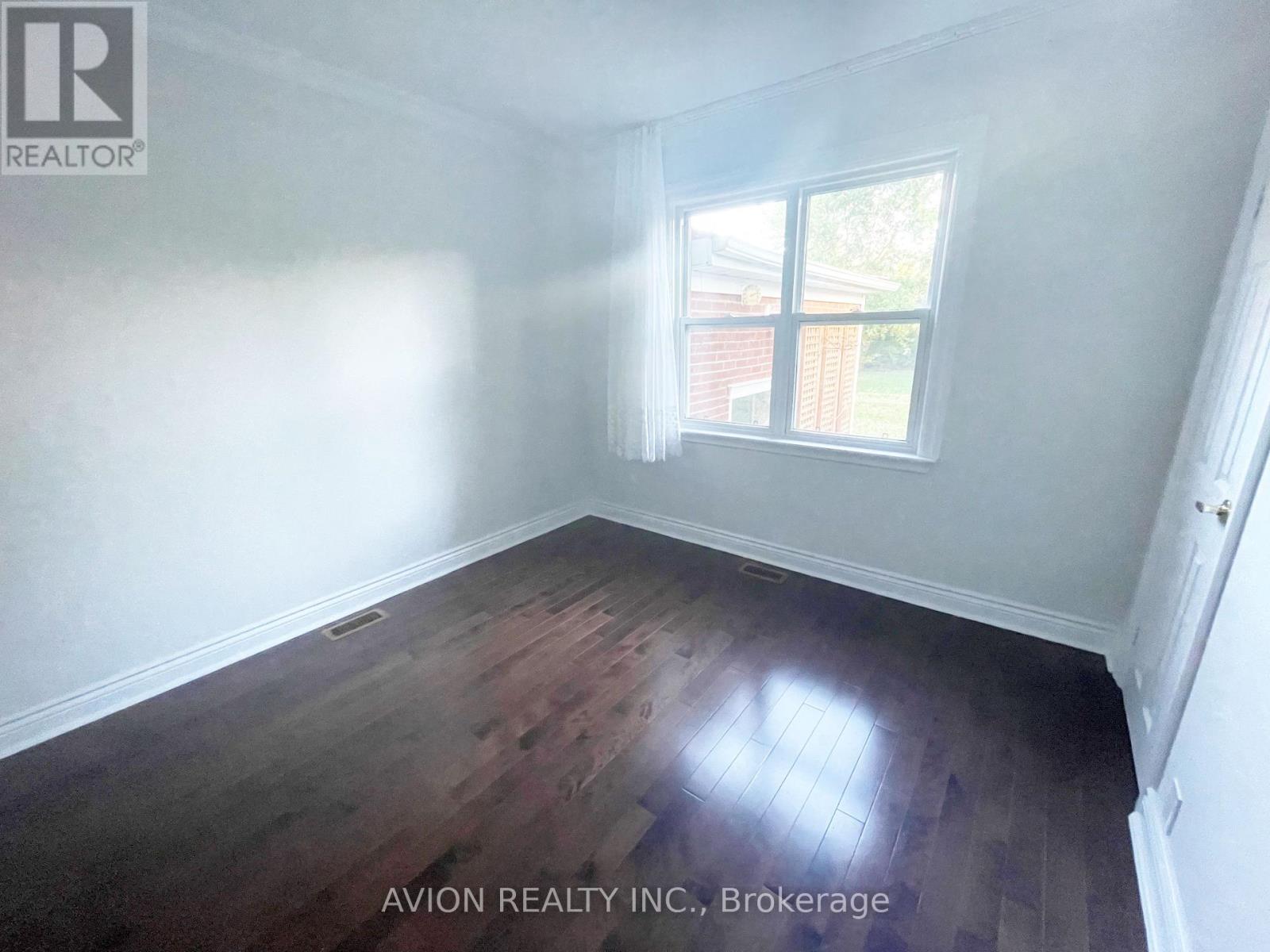 Upper - 316 Gells Road, Richmond Hill, Ontario  L4C 3A6 - Photo 6 - N12409661