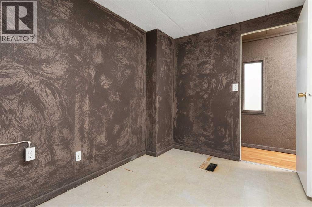 315 & 317 Macrae Street, Bawlf, Alberta  T0B 0J0 - Photo 12 - A2215882