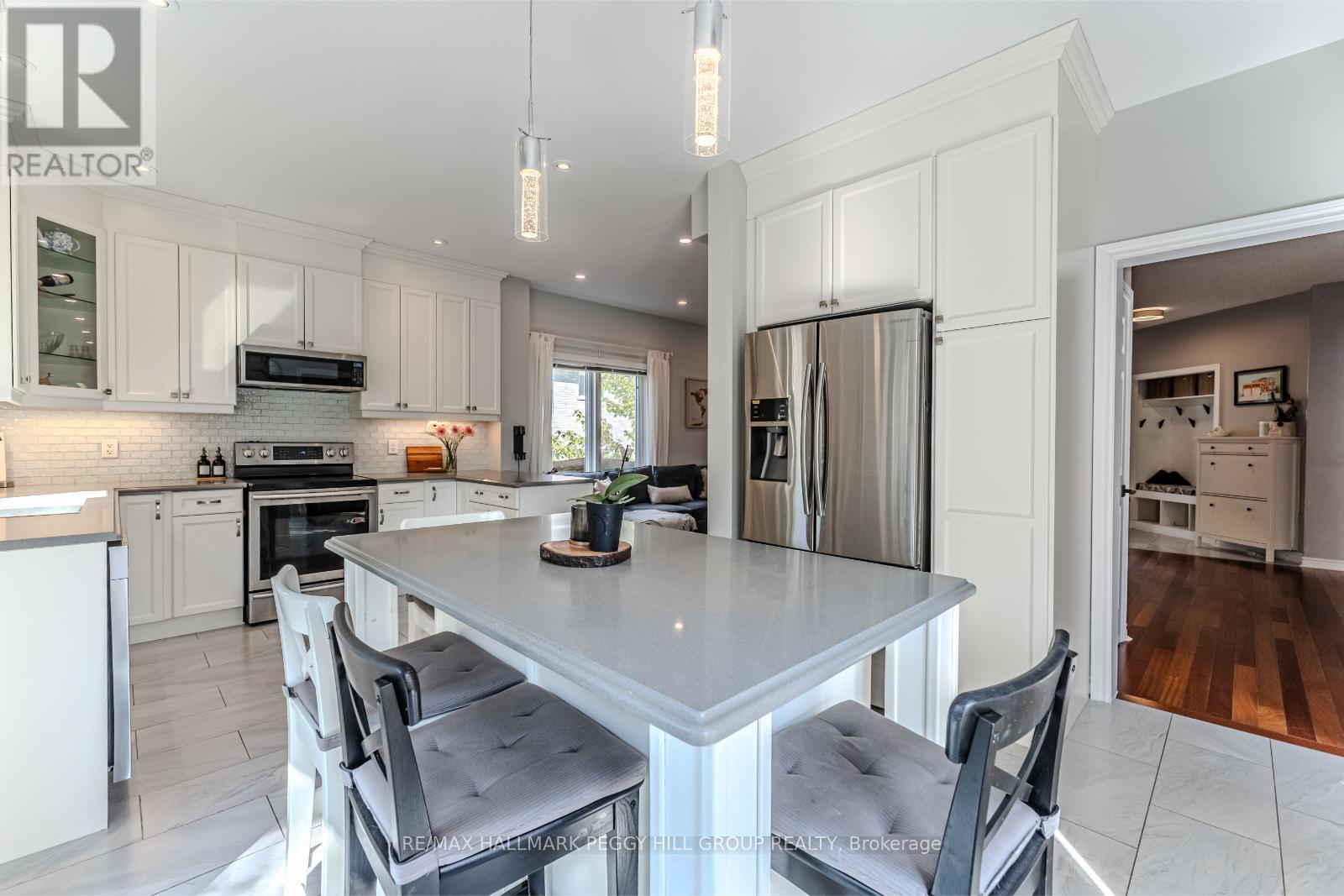 6 Laurelwood Lane, Barrie (Ardagh), Ontario  L4N 0Z8 - Photo 3 - S12409689