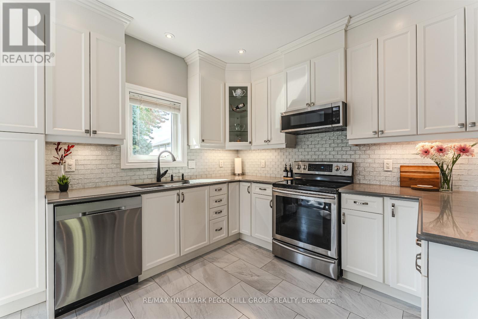 6 Laurelwood Lane, Barrie (Ardagh), Ontario  L4N 0Z8 - Photo 4 - S12409689