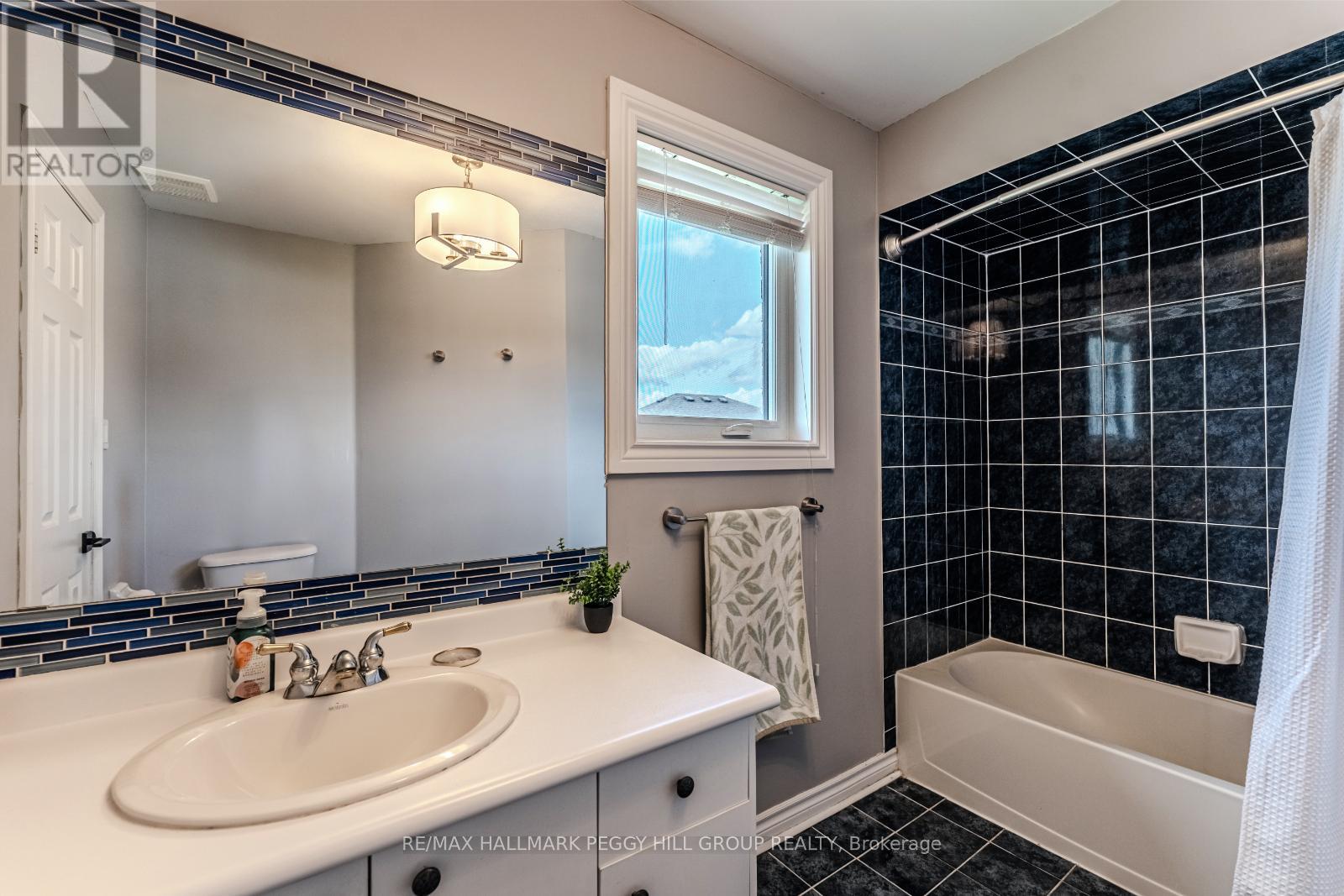 6 Laurelwood Lane, Barrie (Ardagh), Ontario  L4N 0Z8 - Photo 9 - S12409689