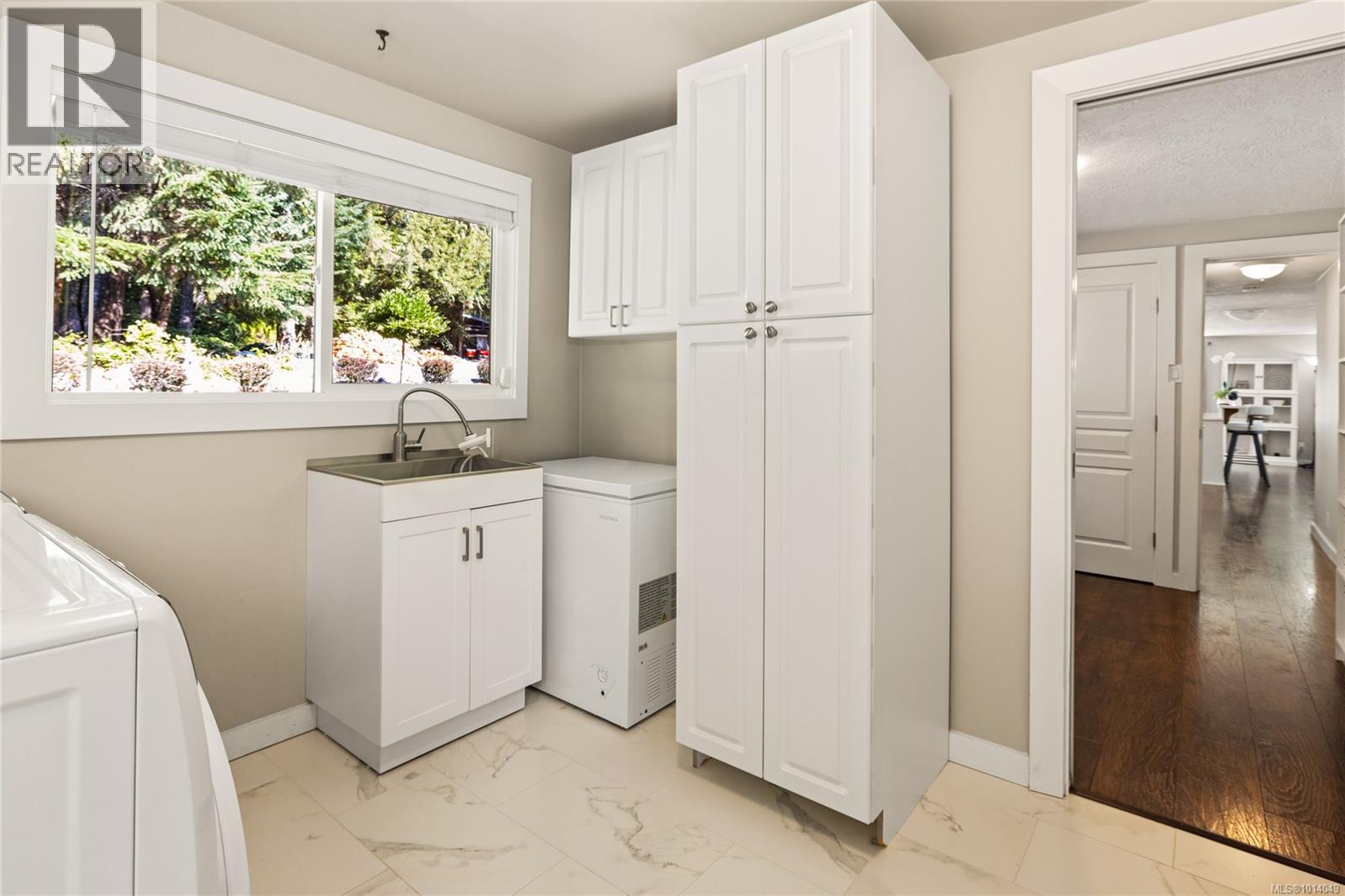Property at 3061 Renfrew Rd image 3