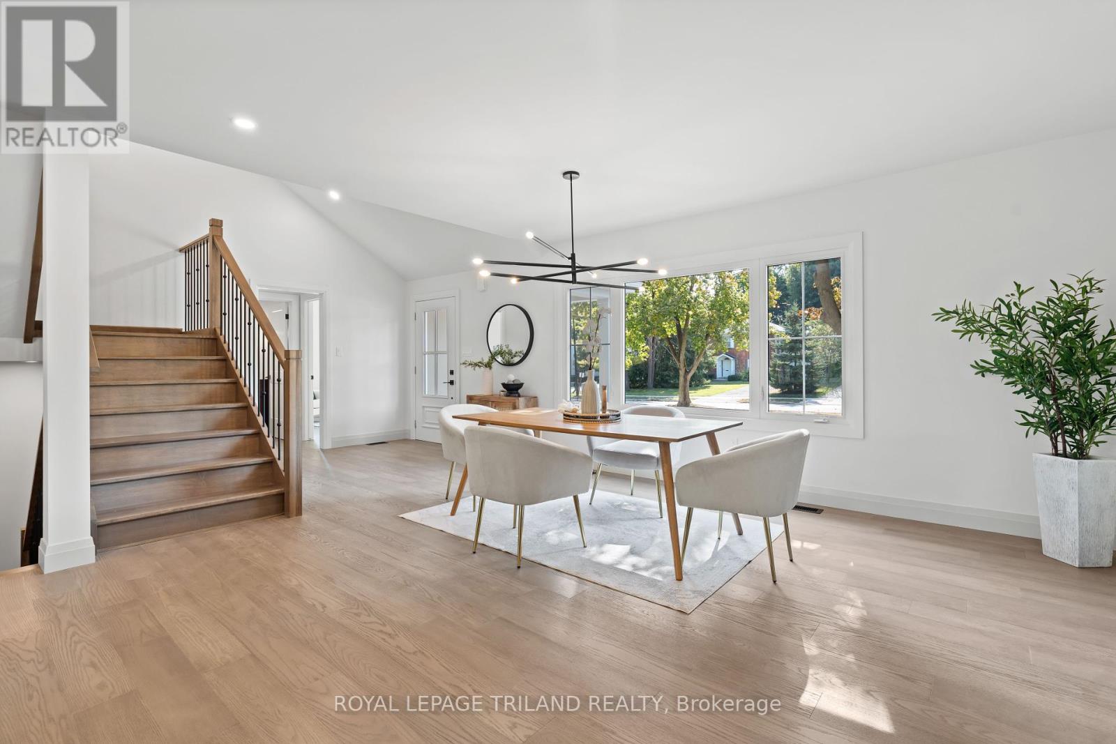 520 Canterbury Road, London North (North A), Ontario  N6H 4R7 - Photo 6 - X12409733