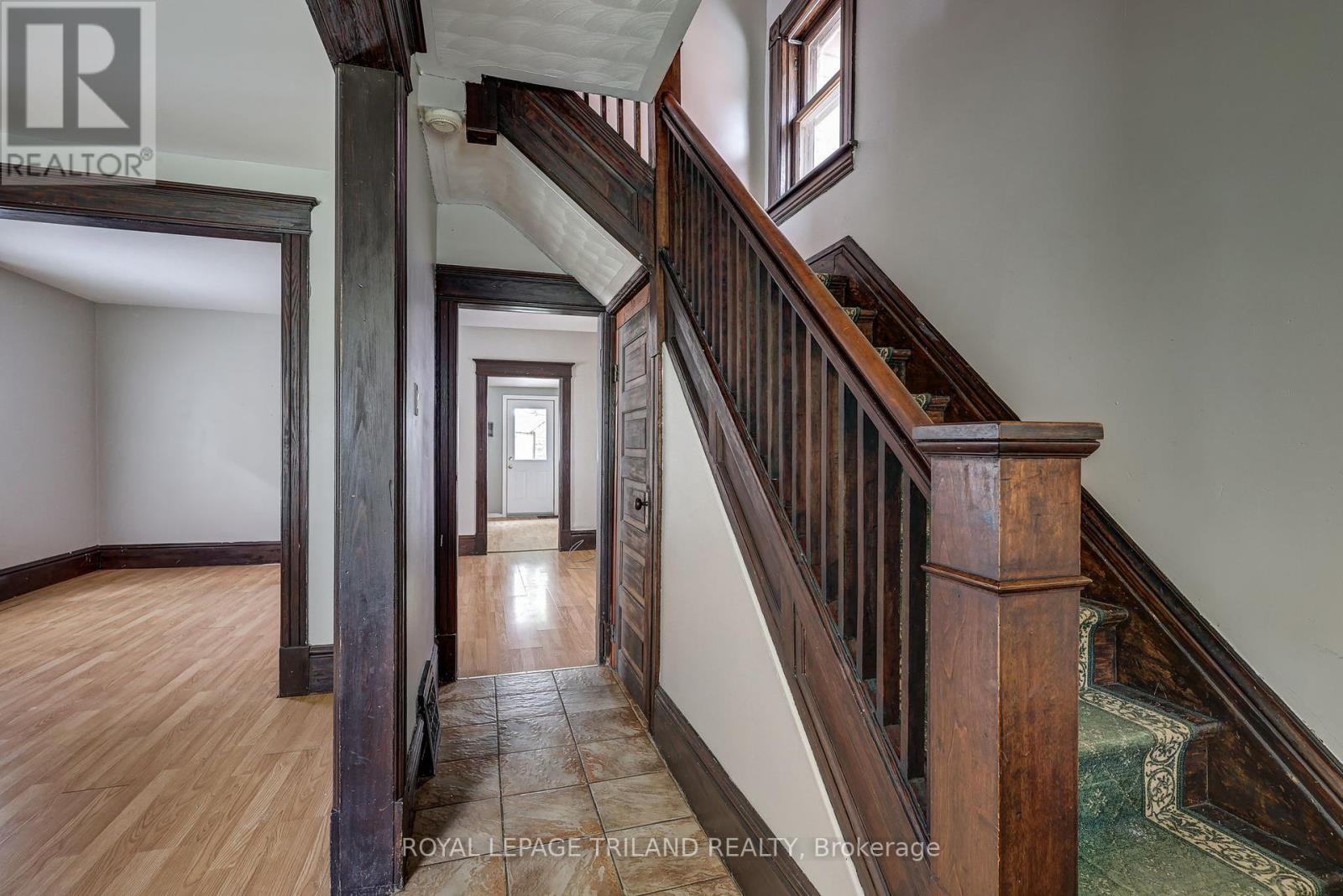 41 Chester Street, St. Thomas, Ontario  N5R 1V1 - Photo 10 - X12409760