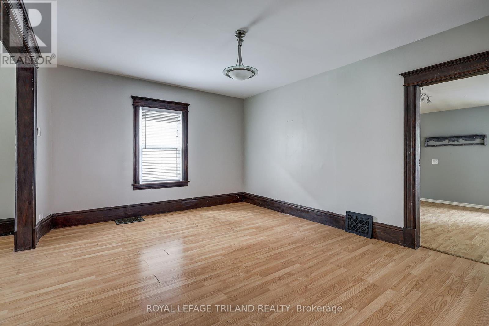 41 Chester Street, St. Thomas, Ontario  N5R 1V1 - Photo 16 - X12409760