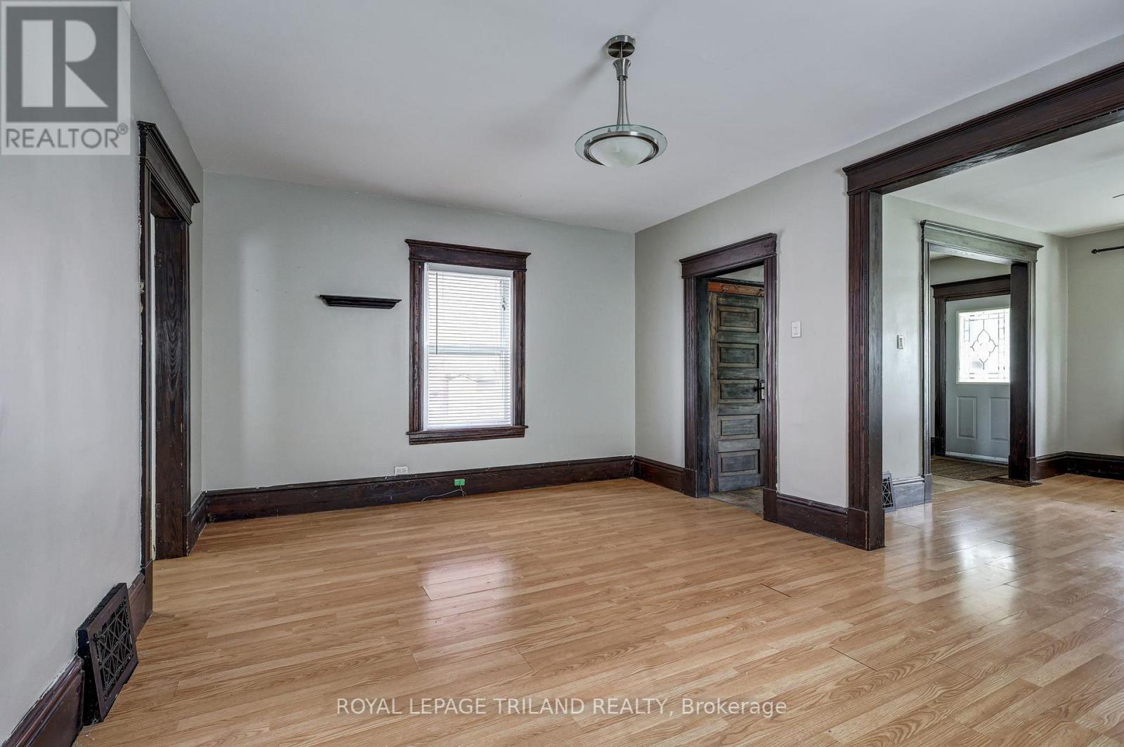 41 Chester Street, St. Thomas, Ontario  N5R 1V1 - Photo 18 - X12409760