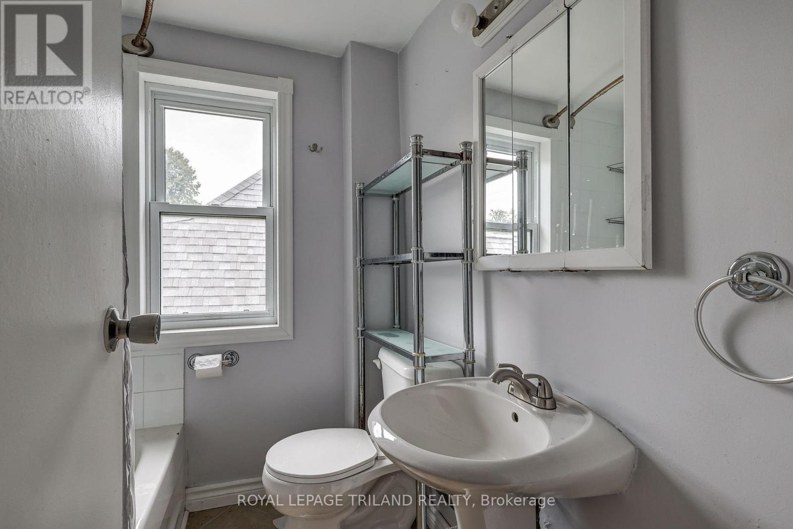 41 Chester Street, St. Thomas, Ontario  N5R 1V1 - Photo 34 - X12409760