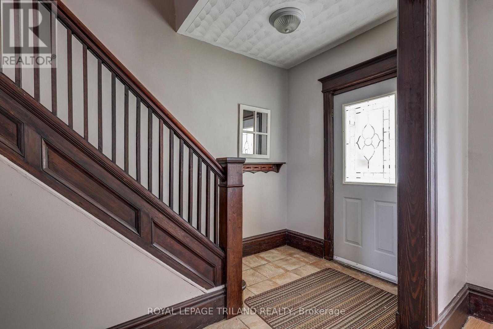 41 Chester Street, St. Thomas, Ontario  N5R 1V1 - Photo 8 - X12409760