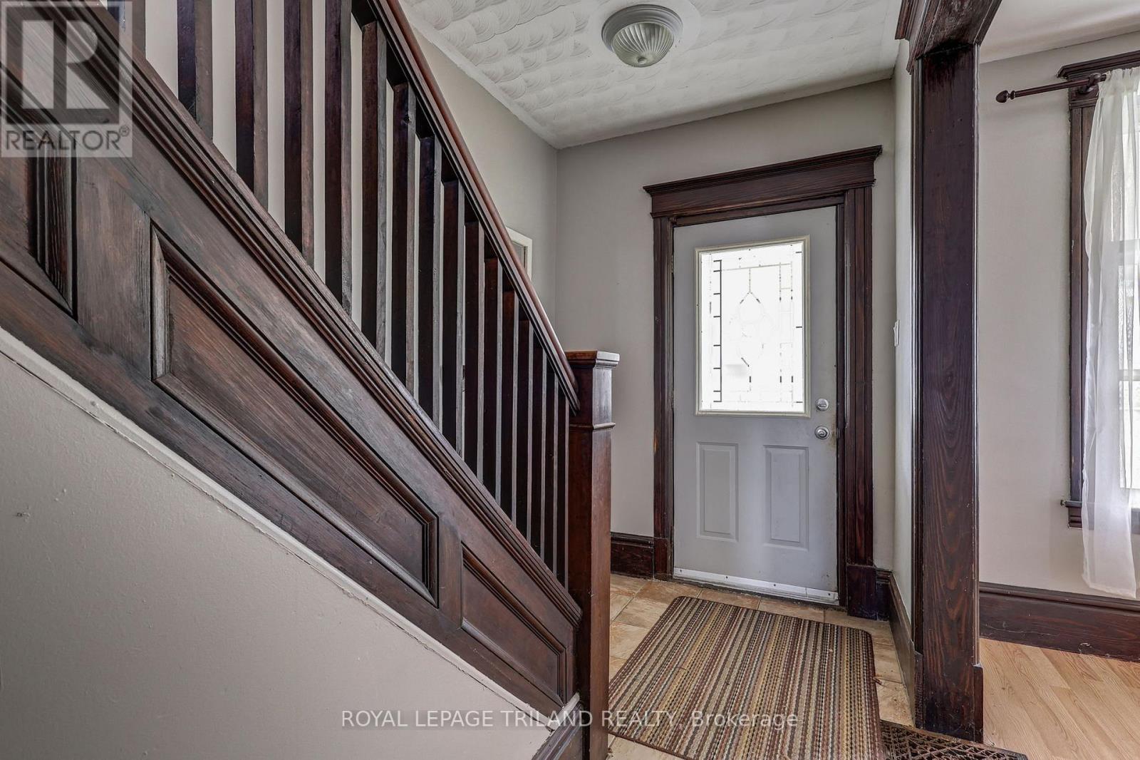 41 Chester Street, St. Thomas, Ontario  N5R 1V1 - Photo 9 - X12409760