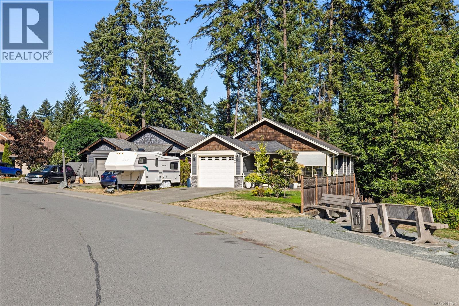 Property at 5969 Stonehaven Dr image 3
