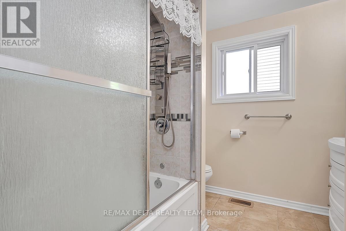 6096 Meadowhill Crescent, Ottawa, Ontario  K1C 5R8 - Photo 22 - X12409758