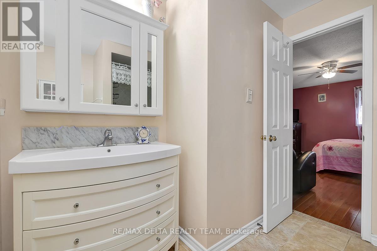 6096 Meadowhill Crescent, Ottawa, Ontario  K1C 5R8 - Photo 24 - X12409758