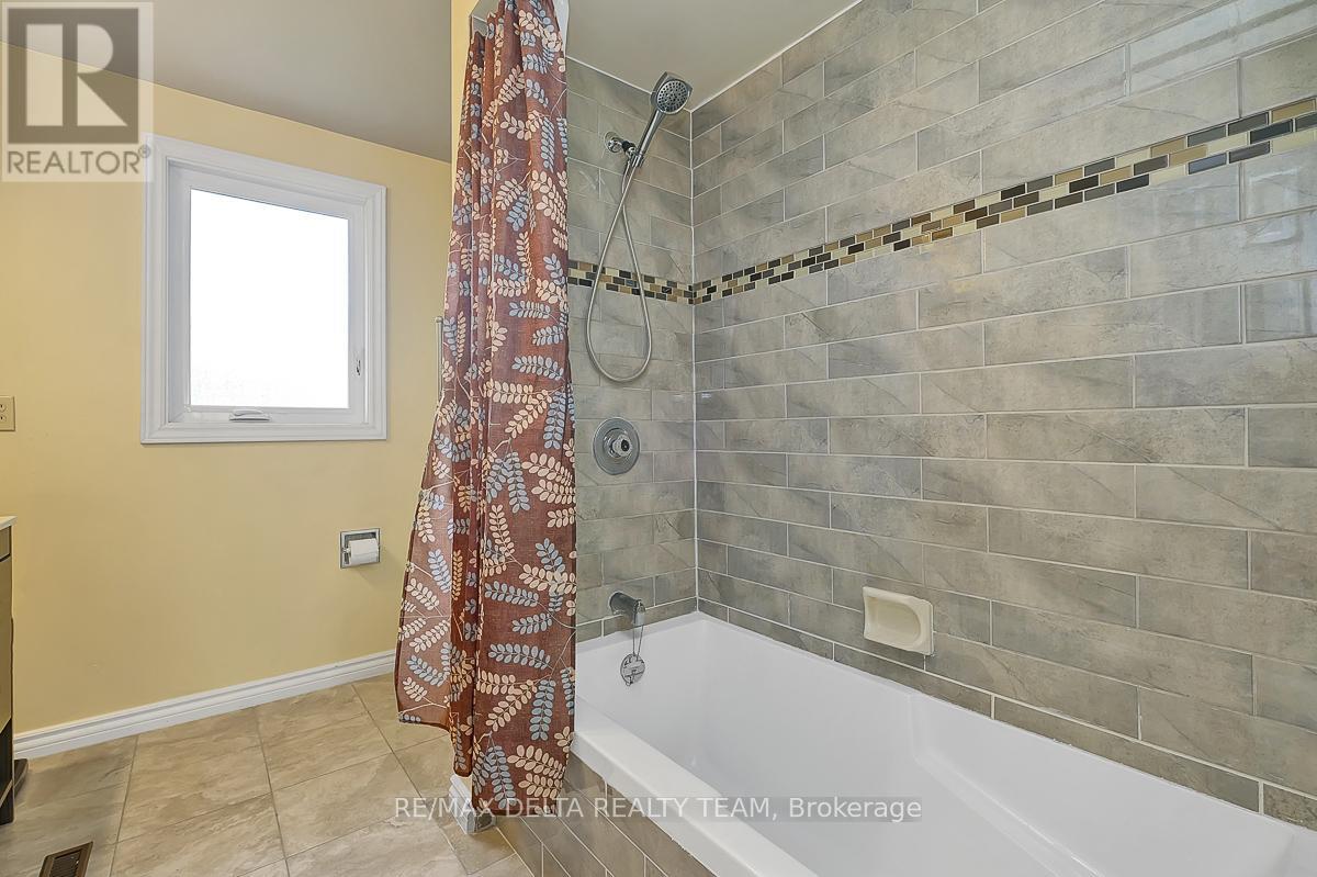 6096 Meadowhill Crescent, Ottawa, Ontario  K1C 5R8 - Photo 30 - X12409758