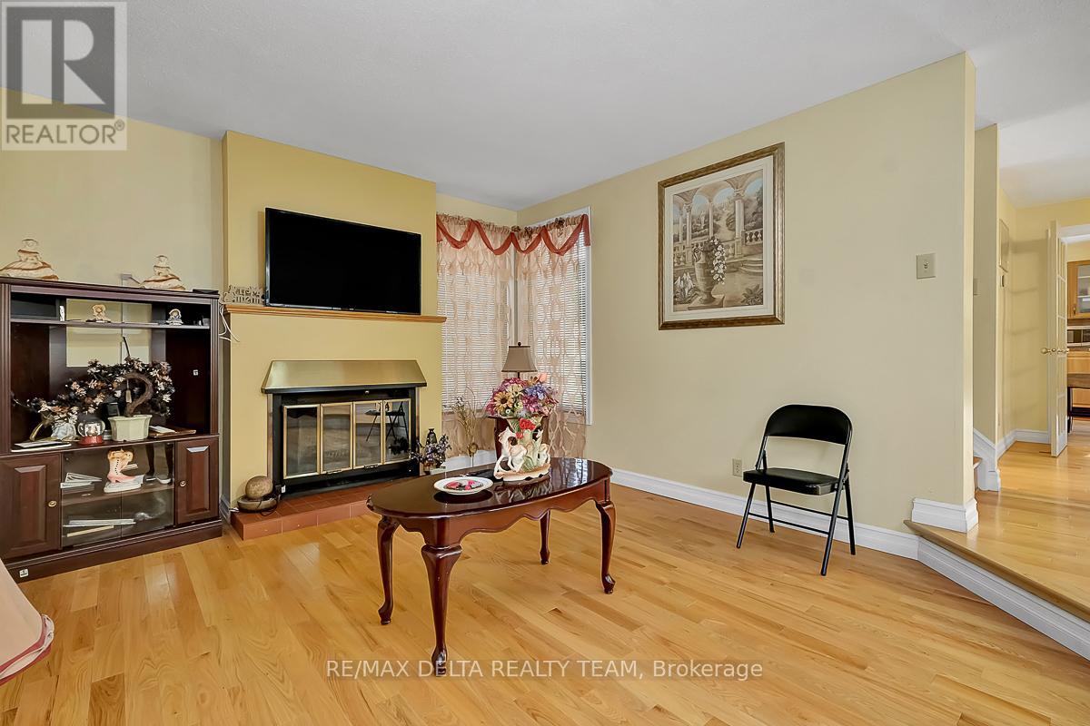 6096 Meadowhill Crescent, Ottawa, Ontario  K1C 5R8 - Photo 7 - X12409758