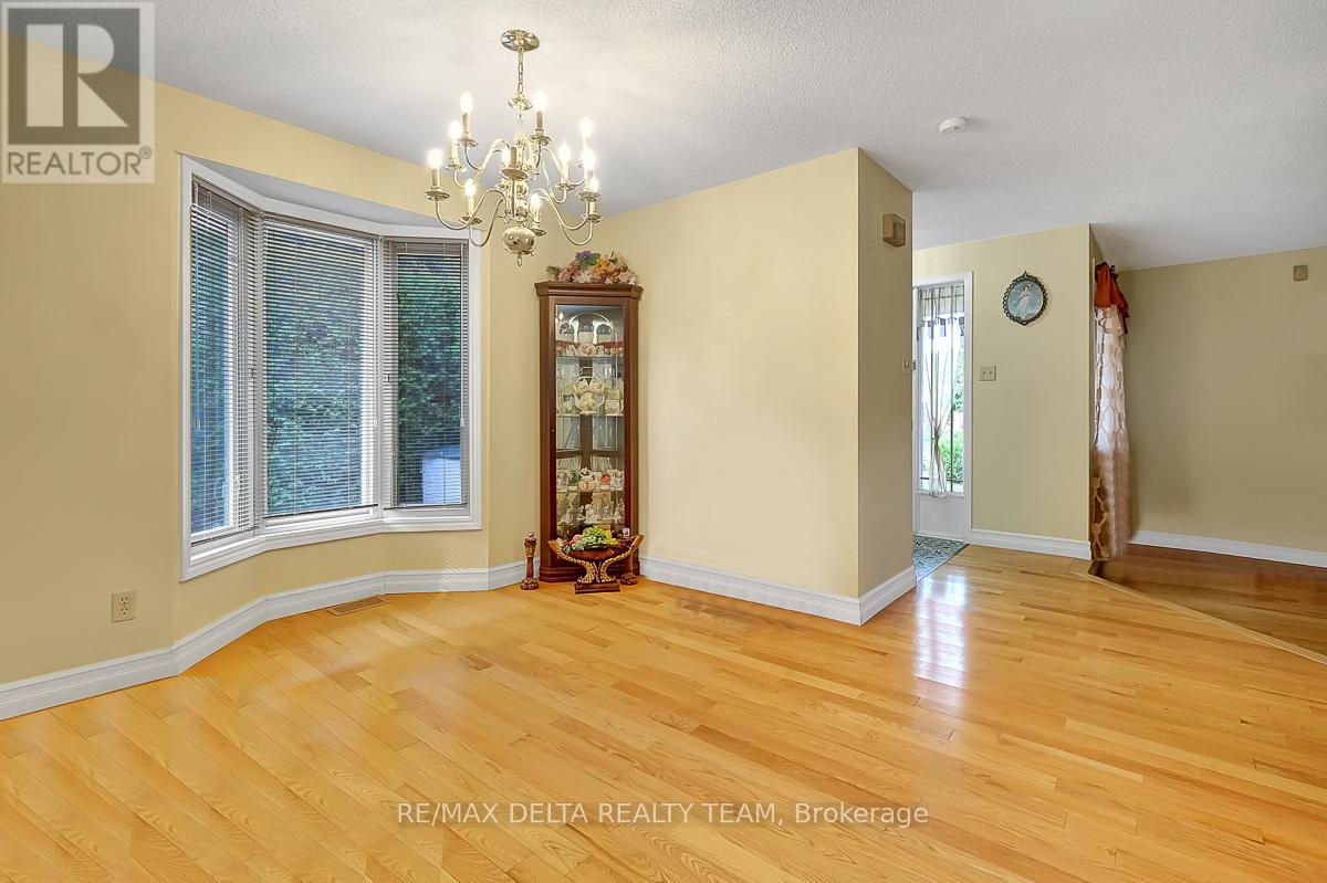 6096 Meadowhill Crescent, Ottawa, Ontario  K1C 5R8 - Photo 8 - X12409758