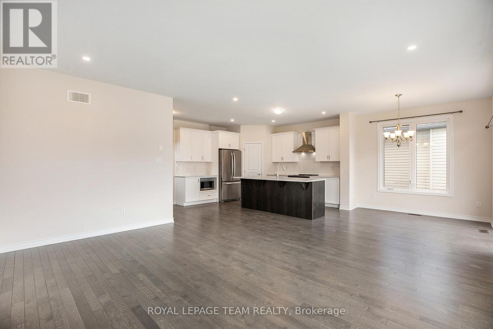 521 Kindred Crescent, North Grenville, Ontario  K0G 1J0 - Photo 15 - X12409790