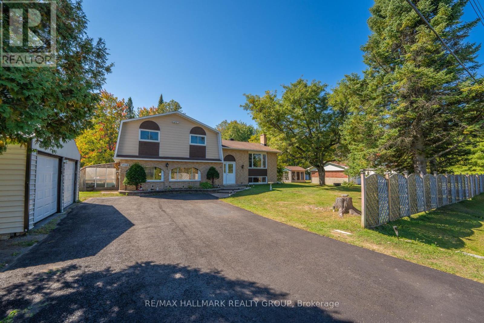 3960 Farmers Way, Ottawa, Ontario  K0A 1K0 - Photo 2 - X12409806