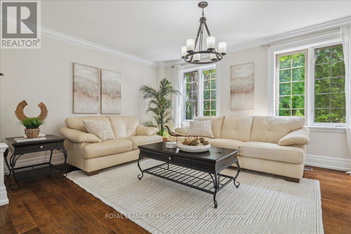 621 North Shore Boulevard E, Burlington (Lasalle), Ontario  L7T 1X4 - Photo 7 - W12409565