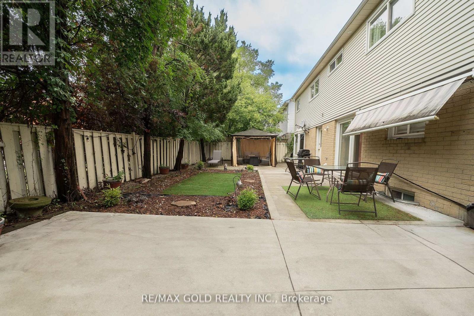 92 Jaffa Drive, Brampton, Ontario  L6S 4C6 - Photo 49 - W12409581