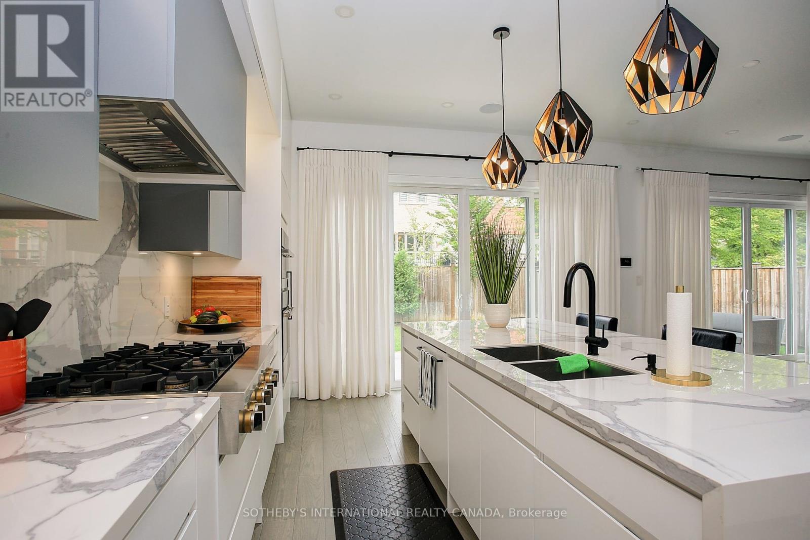 36 Burrows Avenue, Toronto, Ontario  M9B 4W7 - Photo 11 - W12409633