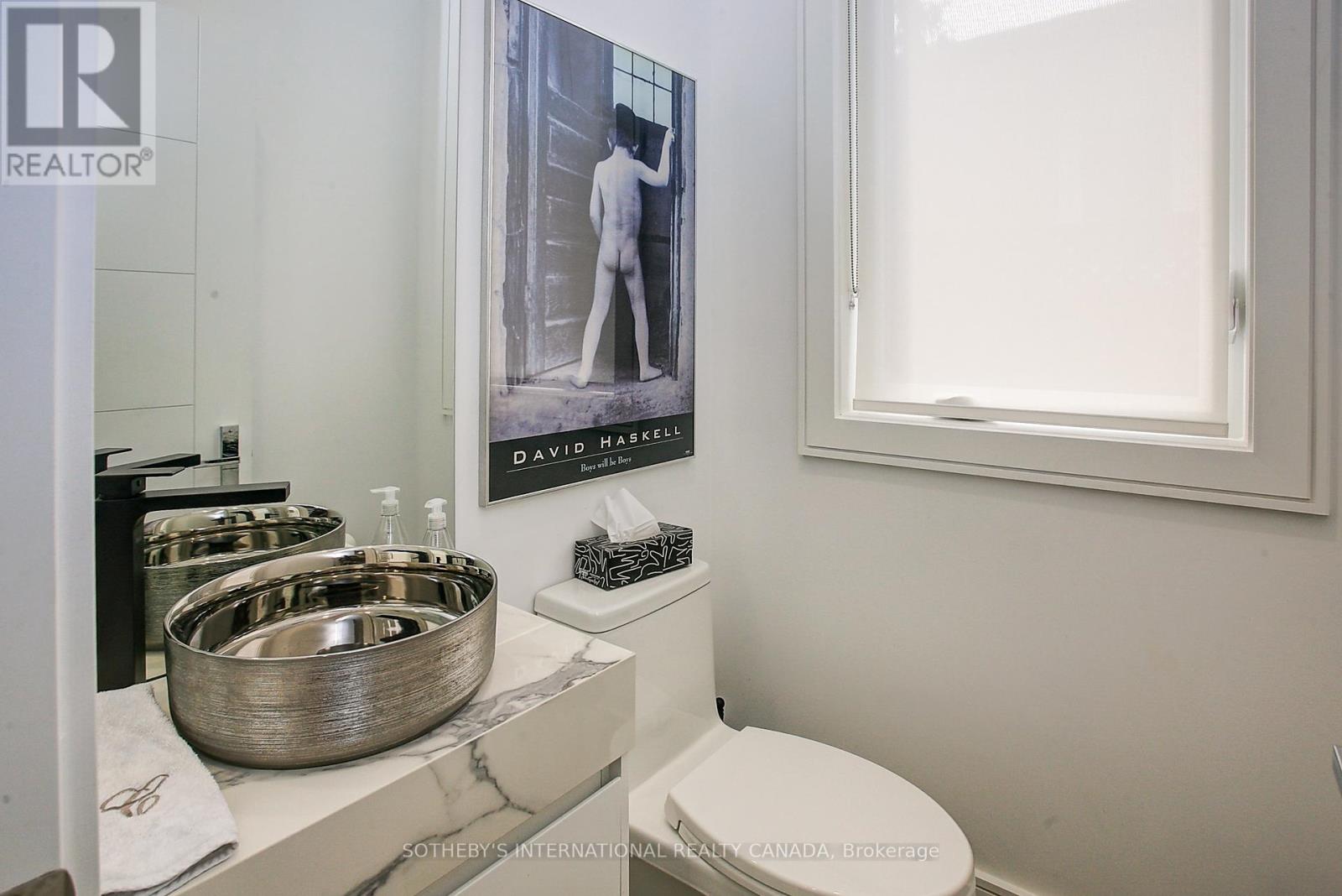 36 Burrows Avenue, Toronto, Ontario  M9B 4W7 - Photo 13 - W12409633