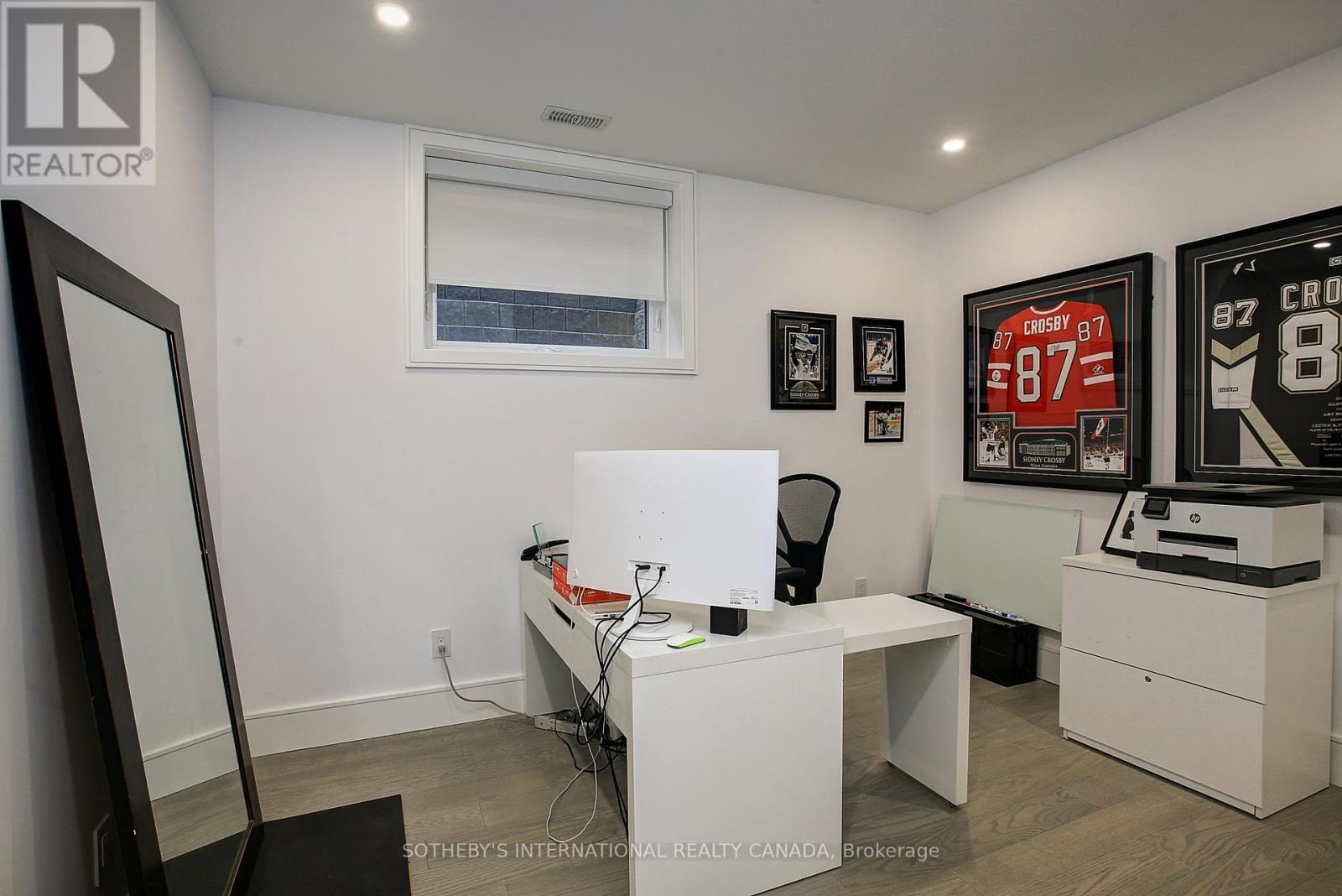 36 Burrows Avenue, Toronto, Ontario  M9B 4W7 - Photo 16 - W12409633