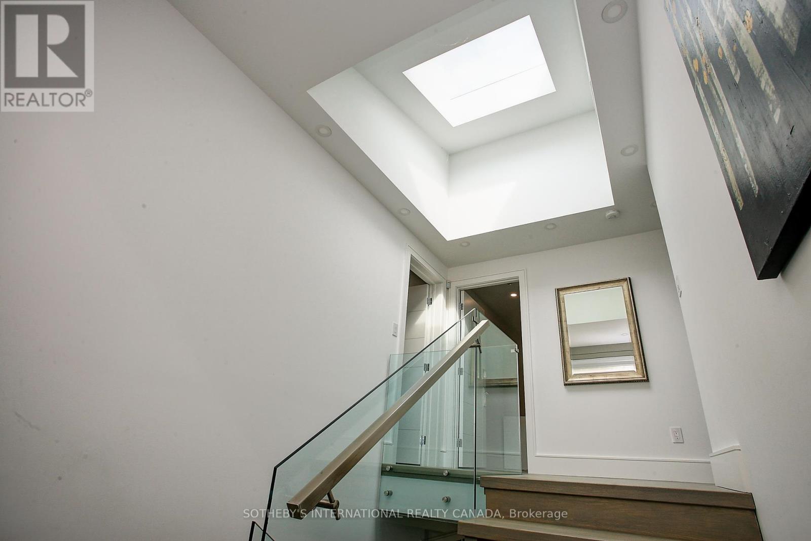 36 Burrows Avenue, Toronto, Ontario  M9B 4W7 - Photo 18 - W12409633