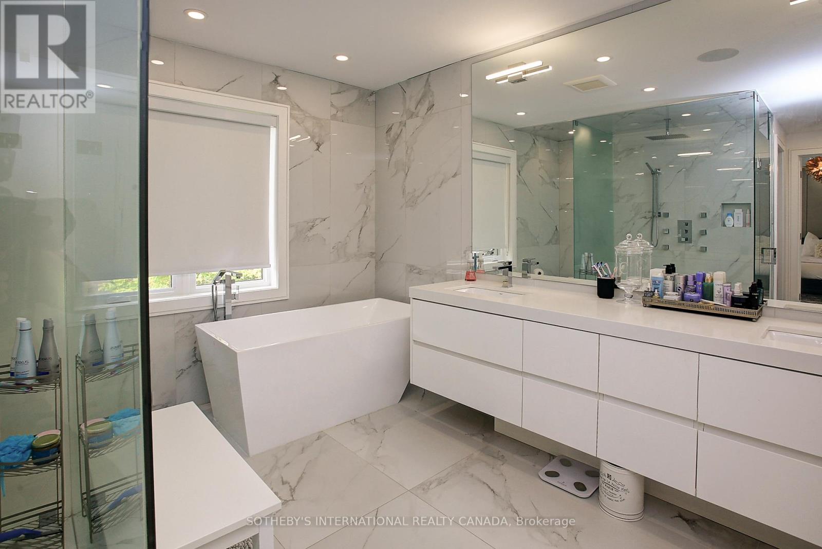 36 Burrows Avenue, Toronto, Ontario  M9B 4W7 - Photo 20 - W12409633