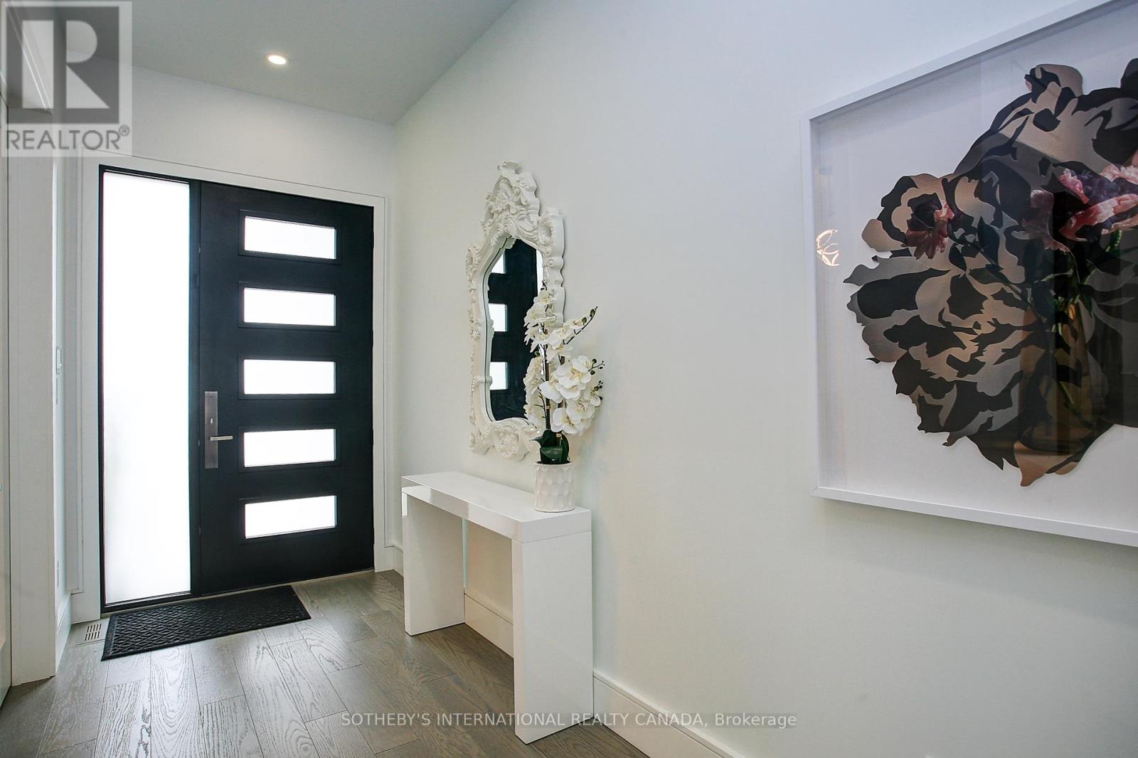 36 Burrows Avenue, Toronto, Ontario  M9B 4W7 - Photo 5 - W12409633
