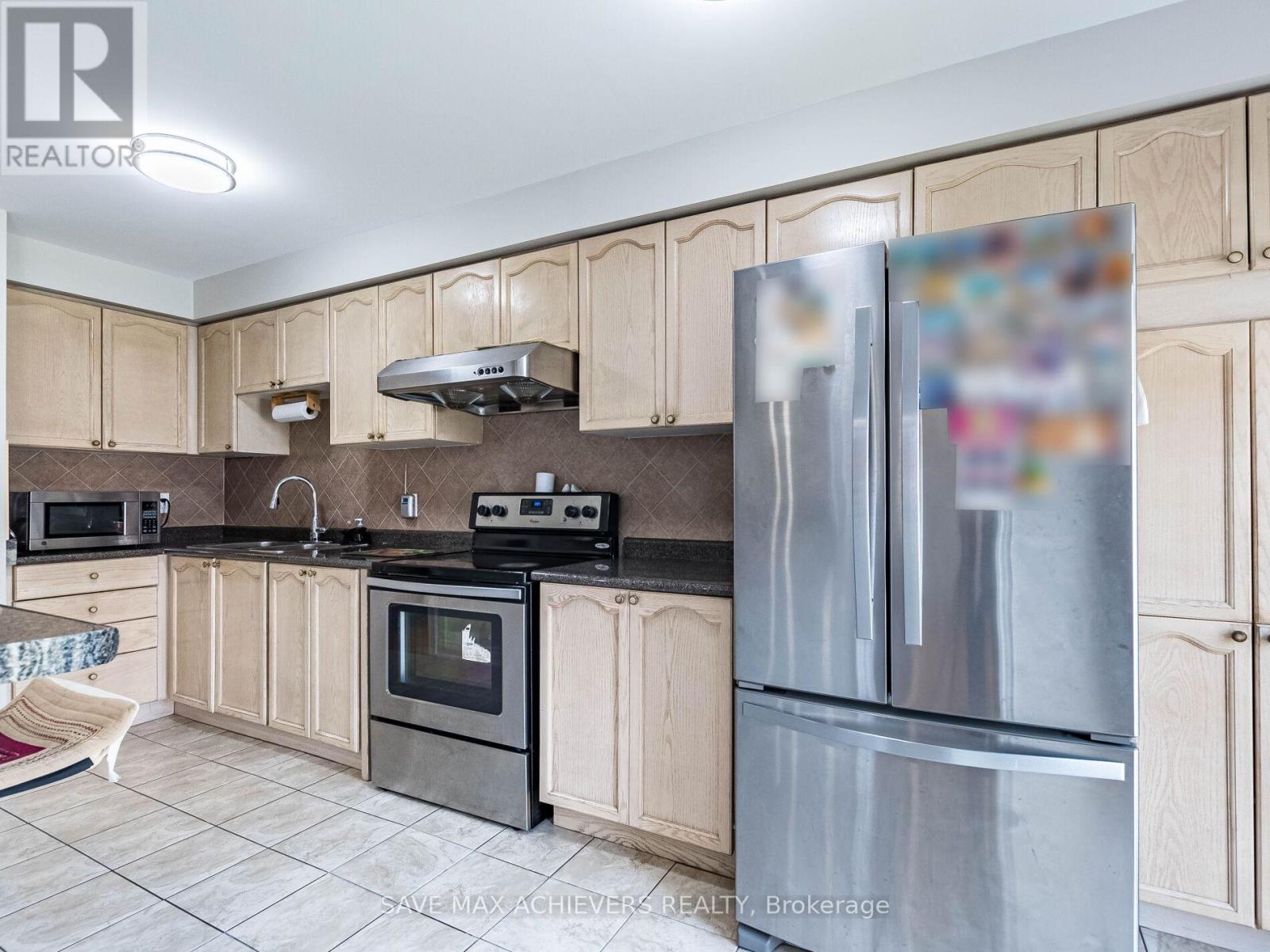 1041 Blizzard Road, Mississauga, Ontario  L5V 1T2 - Photo 19 - W12409639