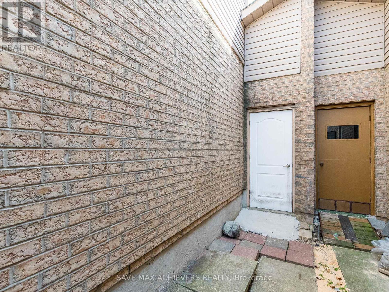 1041 Blizzard Road, Mississauga, Ontario  L5V 1T2 - Photo 50 - W12409639