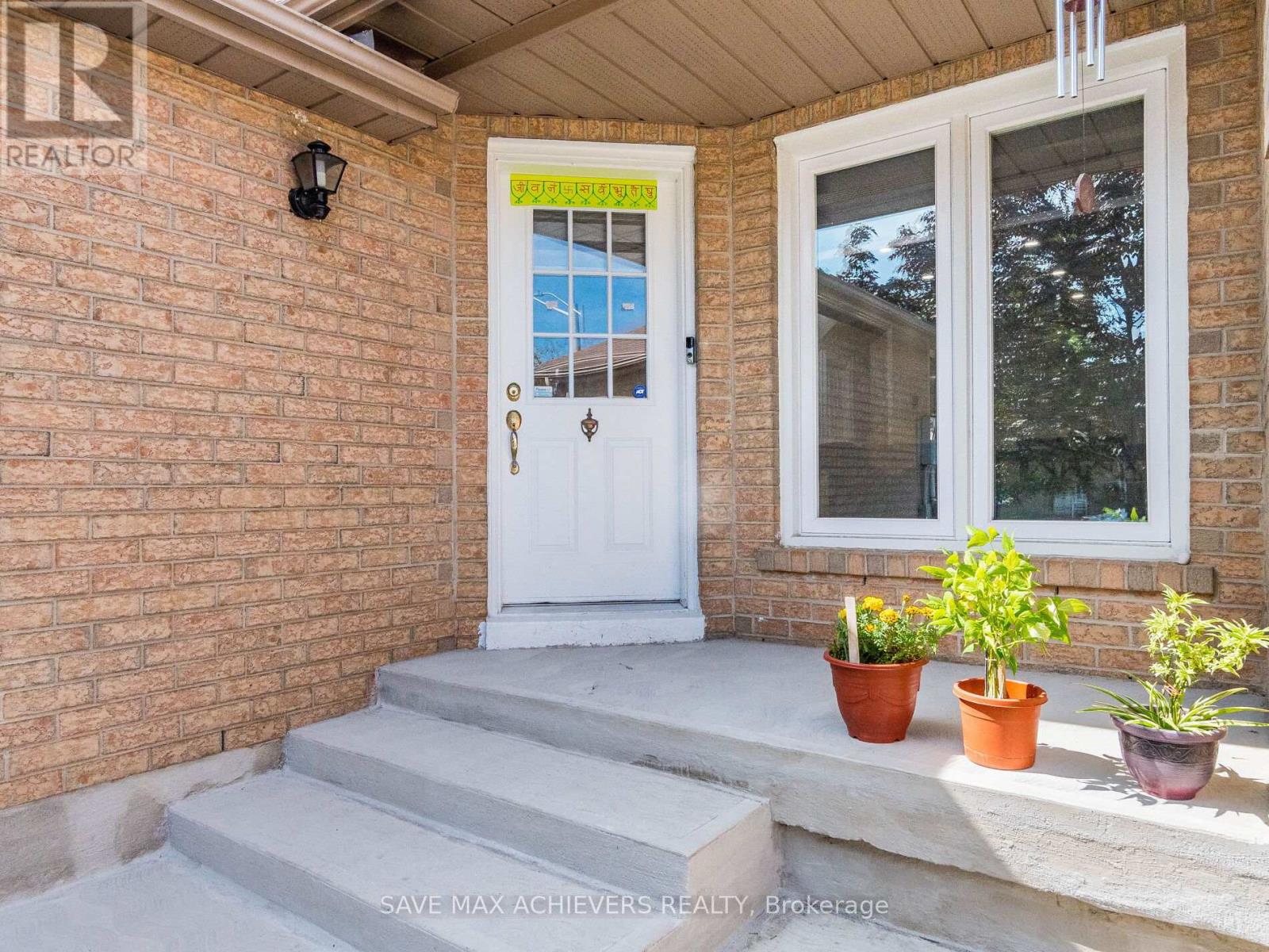 1041 Blizzard Road, Mississauga, Ontario  L5V 1T2 - Photo 6 - W12409639
