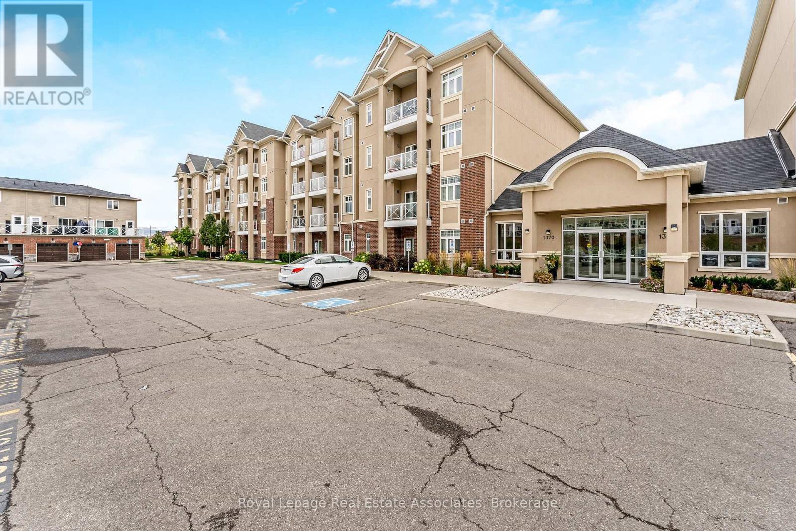 304 - 1370 Costigan Road, Milton (Cl Clarke), Ontario  L9T 0Y8 - Photo 4 - W12409641